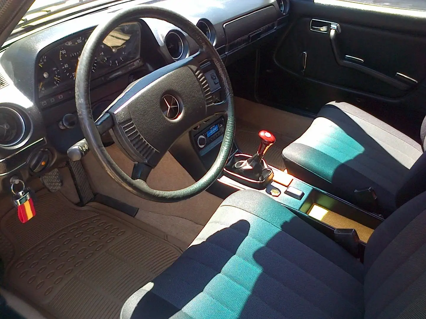 Mercedes-Benz 200 200D - 2