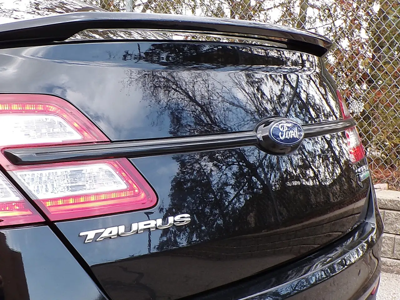 Ford Taurus снимка Ford Taurus