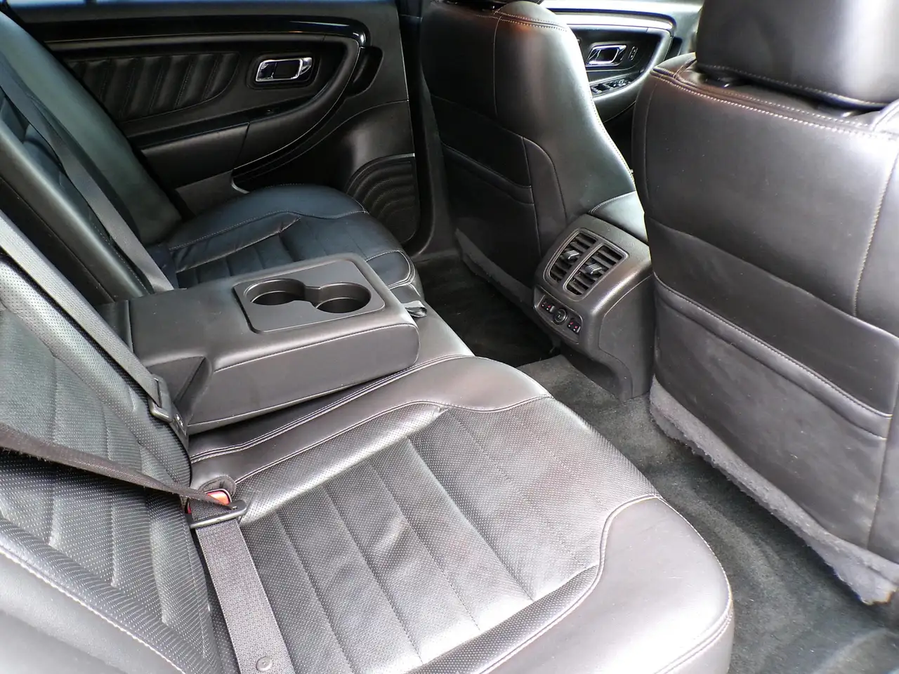 Ford Taurus снимка Ford Taurus