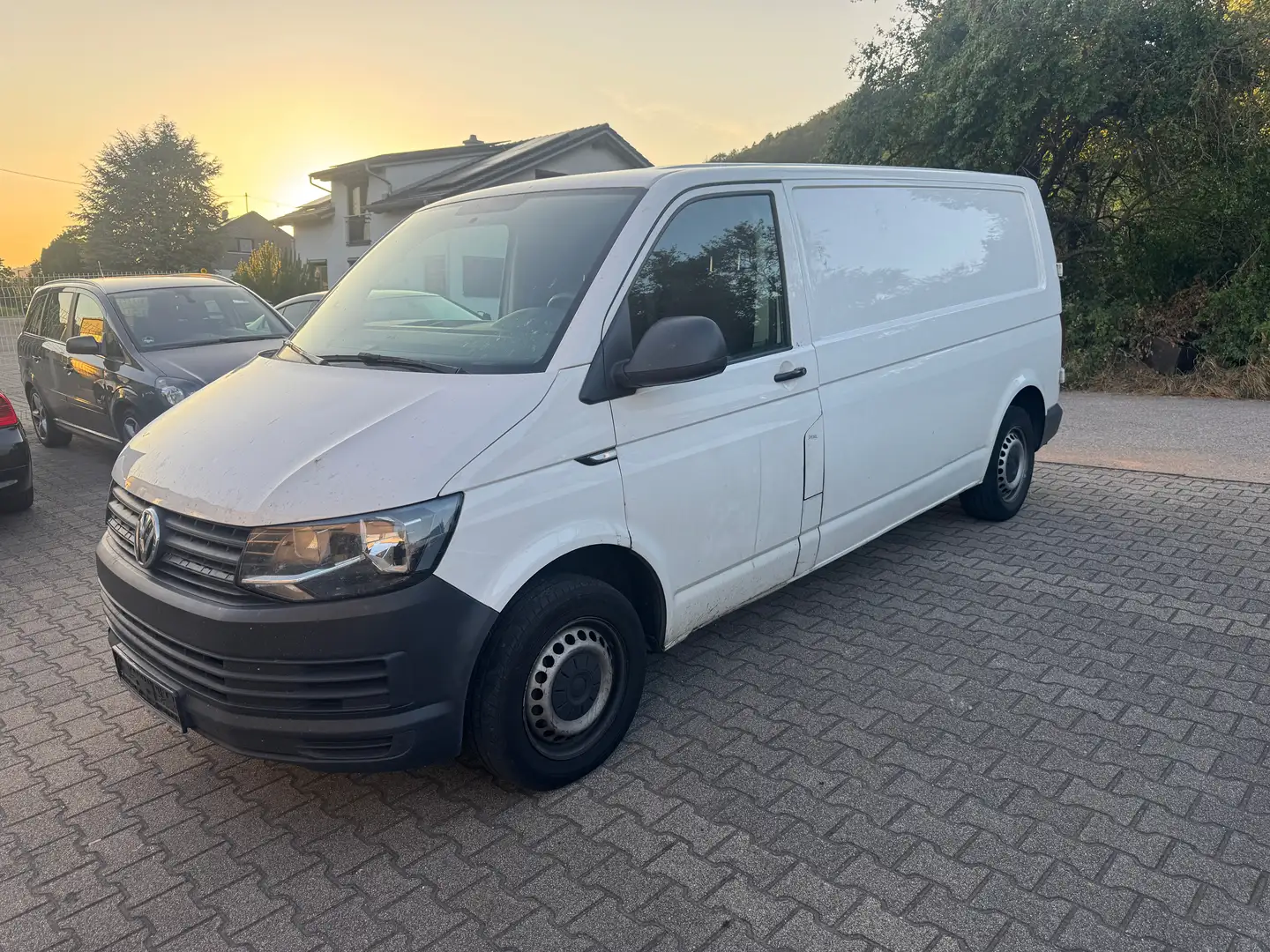 Volkswagen T6 Transporter 2.0 TDi Kasten lang KLIMA PDC Weiß - 1