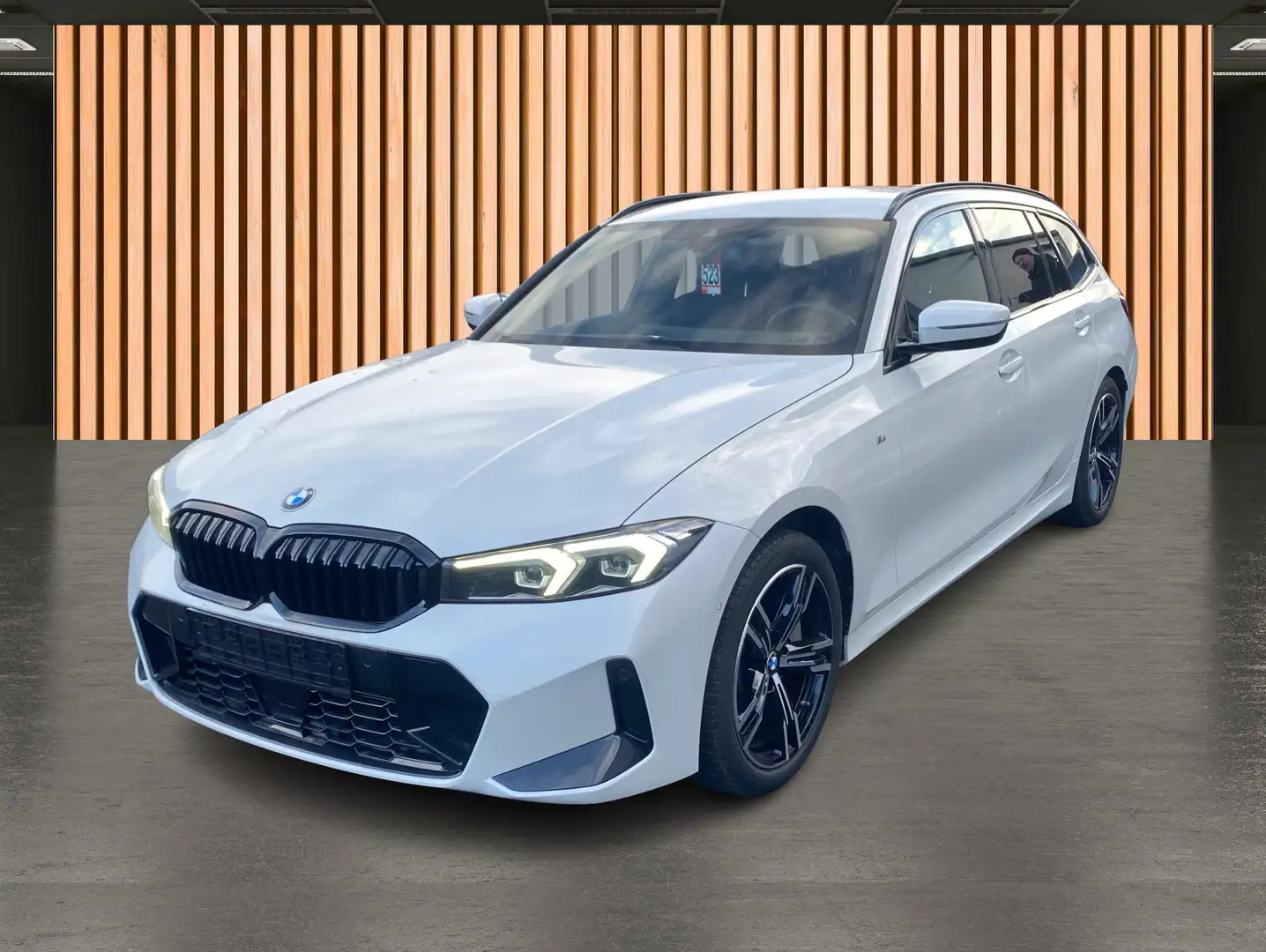 BMW 330 i Touring xDrive M Sport*ACC*HiFi*Kamera* bijela - 2