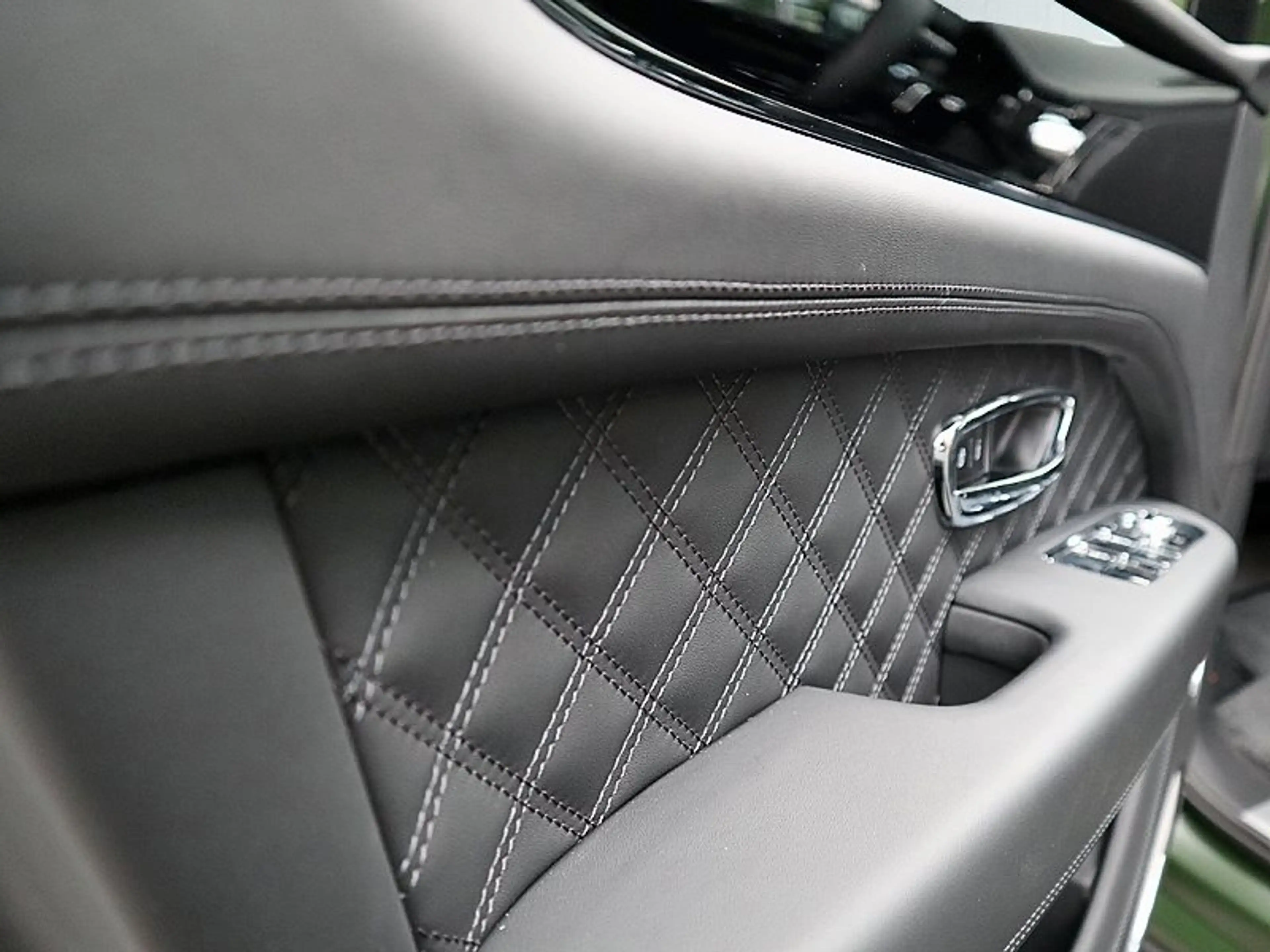Bentley Bentayga V8 S  *Satin*Naim*Parking Heater* — photo 12