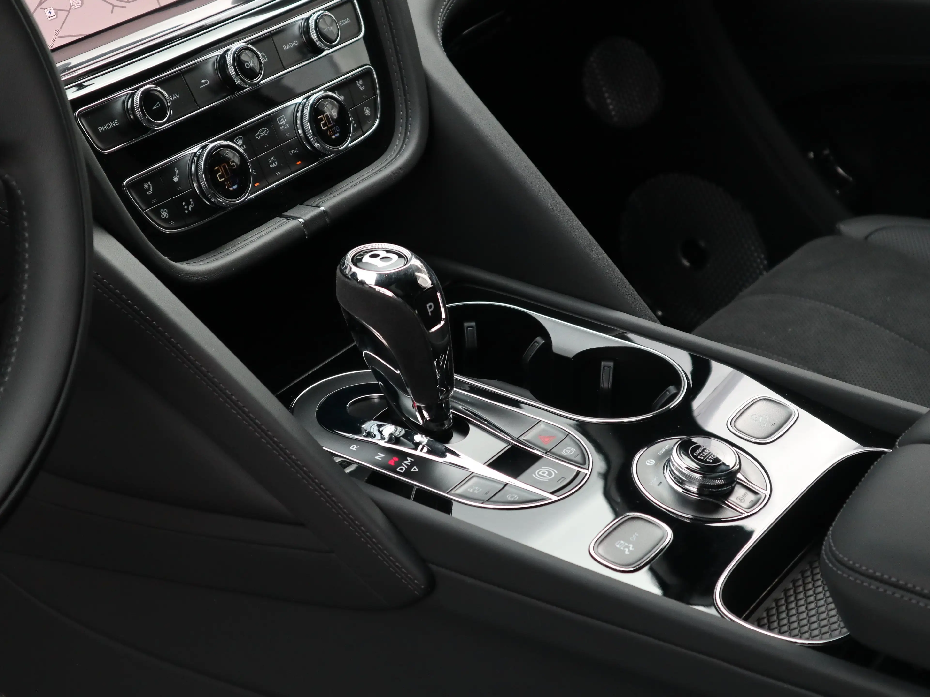 Bentley Bentayga V8 S  *Satin*Naim*Parking Heater* — photo 15