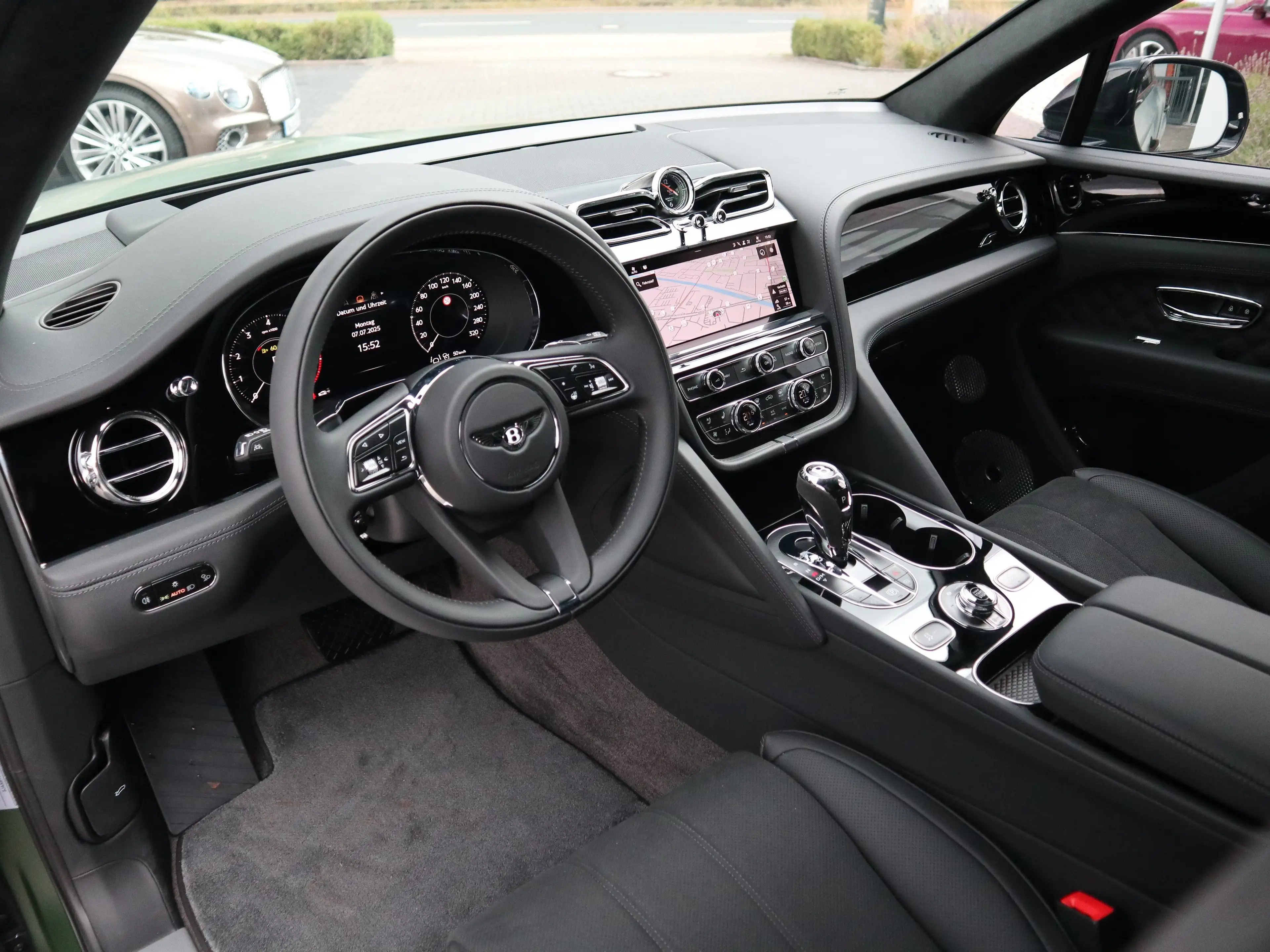 Bentley Bentayga V8 S  *Satin*Naim*Parking Heater* — photo 14