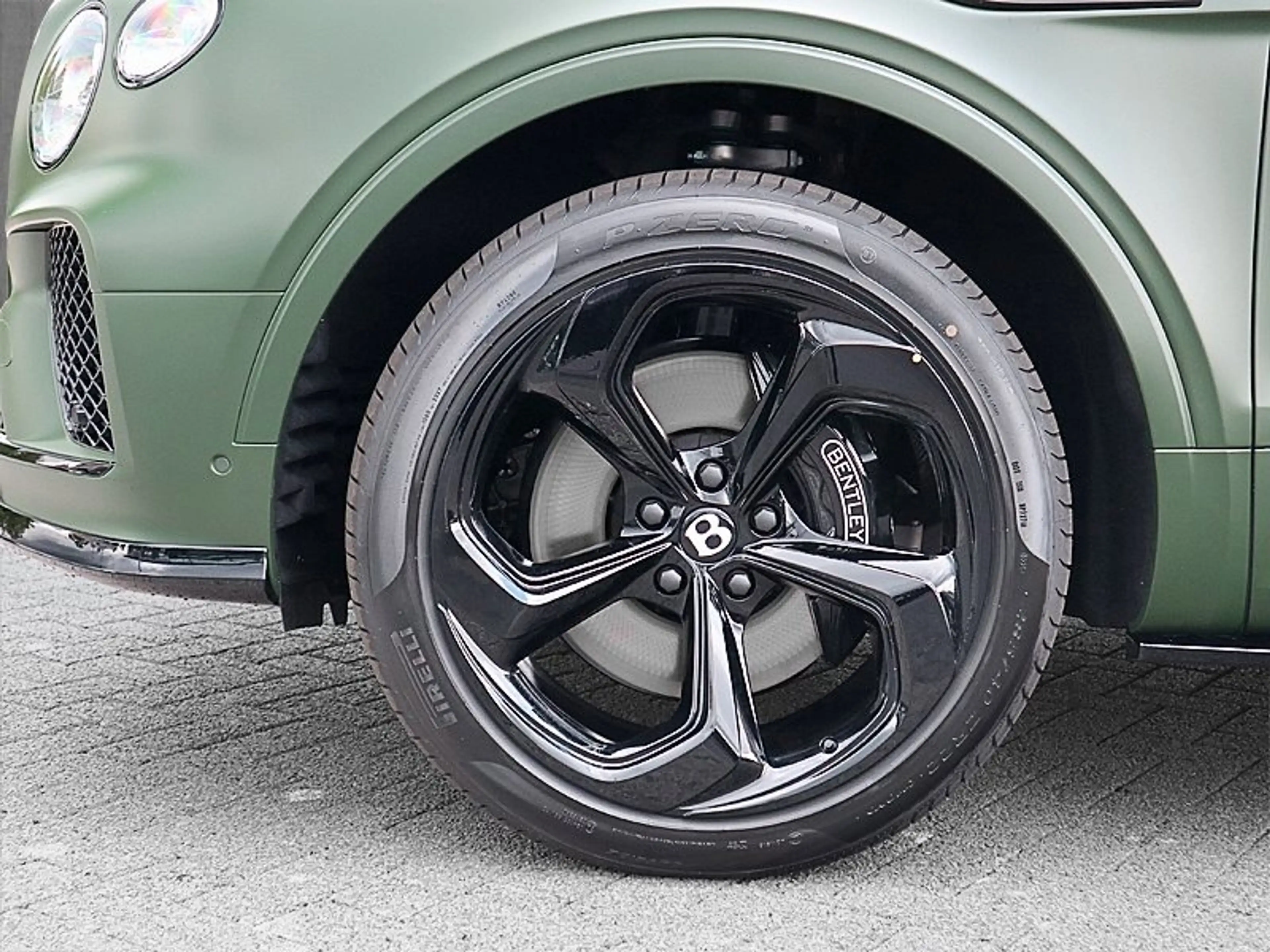 Bentley Bentayga V8 S  *Satin*Naim*Parking Heater* — photo 4