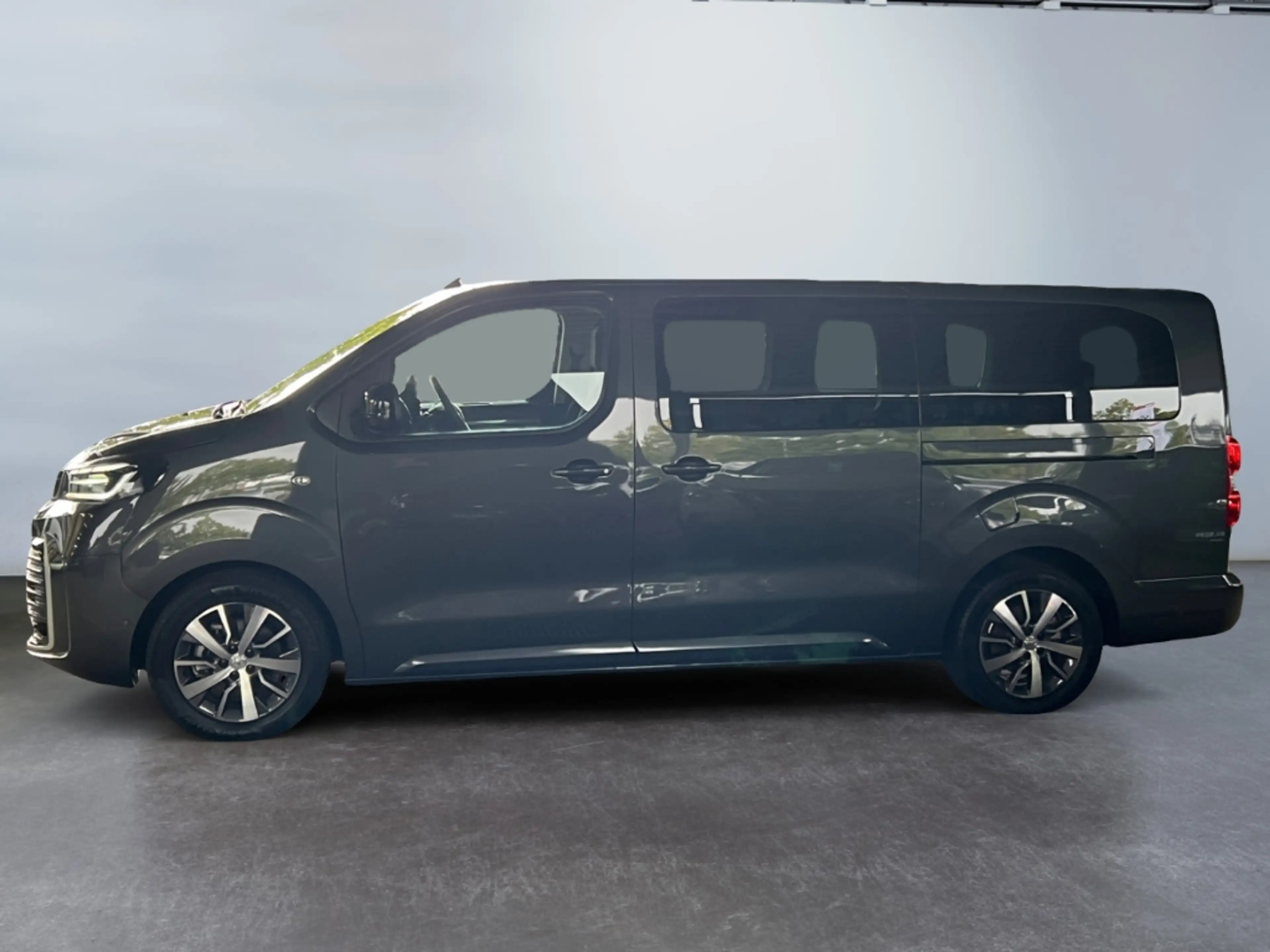 Toyota Proace Verso 2.0 D-4D L2 Team D *LED*CAM*ACC*SHZ* — photo 5