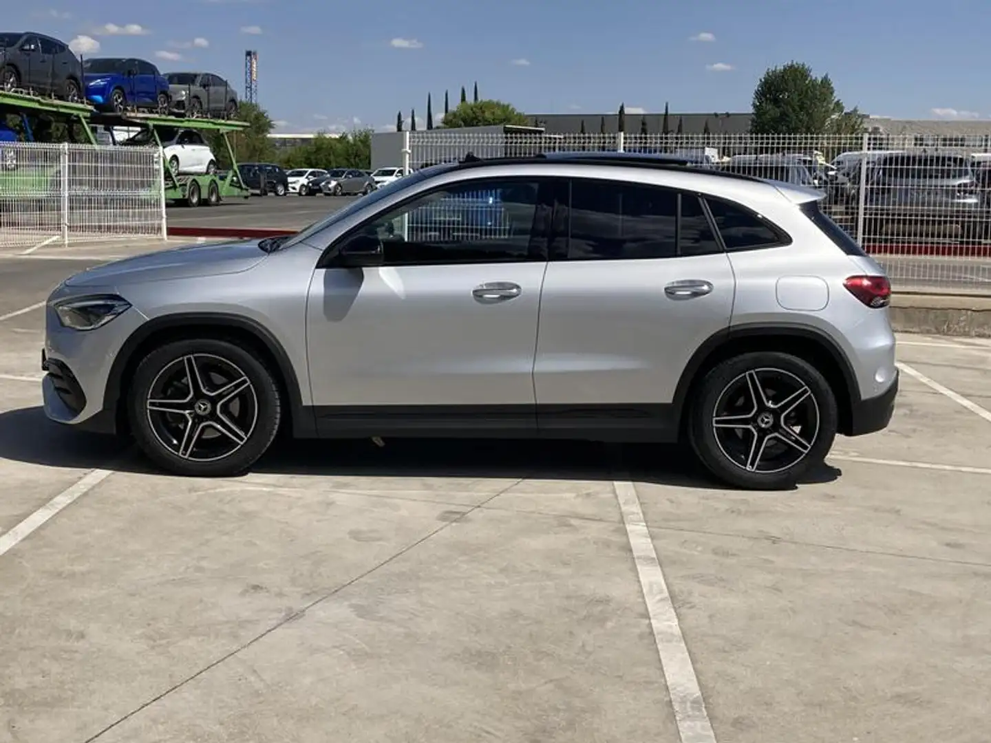 Mercedes-Benz GLA 200 Mercedes-Benz GLA 200 d AMG Line: El SUV Premium Deportivo con Motor Diésel Eficiente, Estética Exclusiva AMG y Máxima... - 2