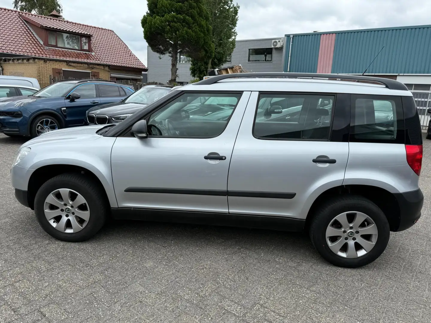 Skoda Yeti 1.2 TSI Active Plus NIEUWE APK!! Grijs - 2