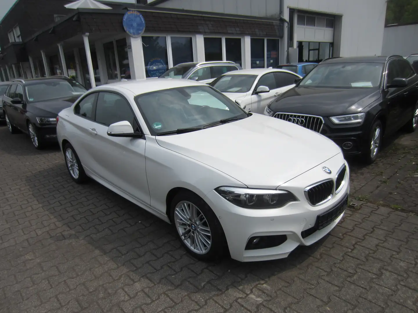 BMW 220 220 d xDrive M Sport Weiß - 2