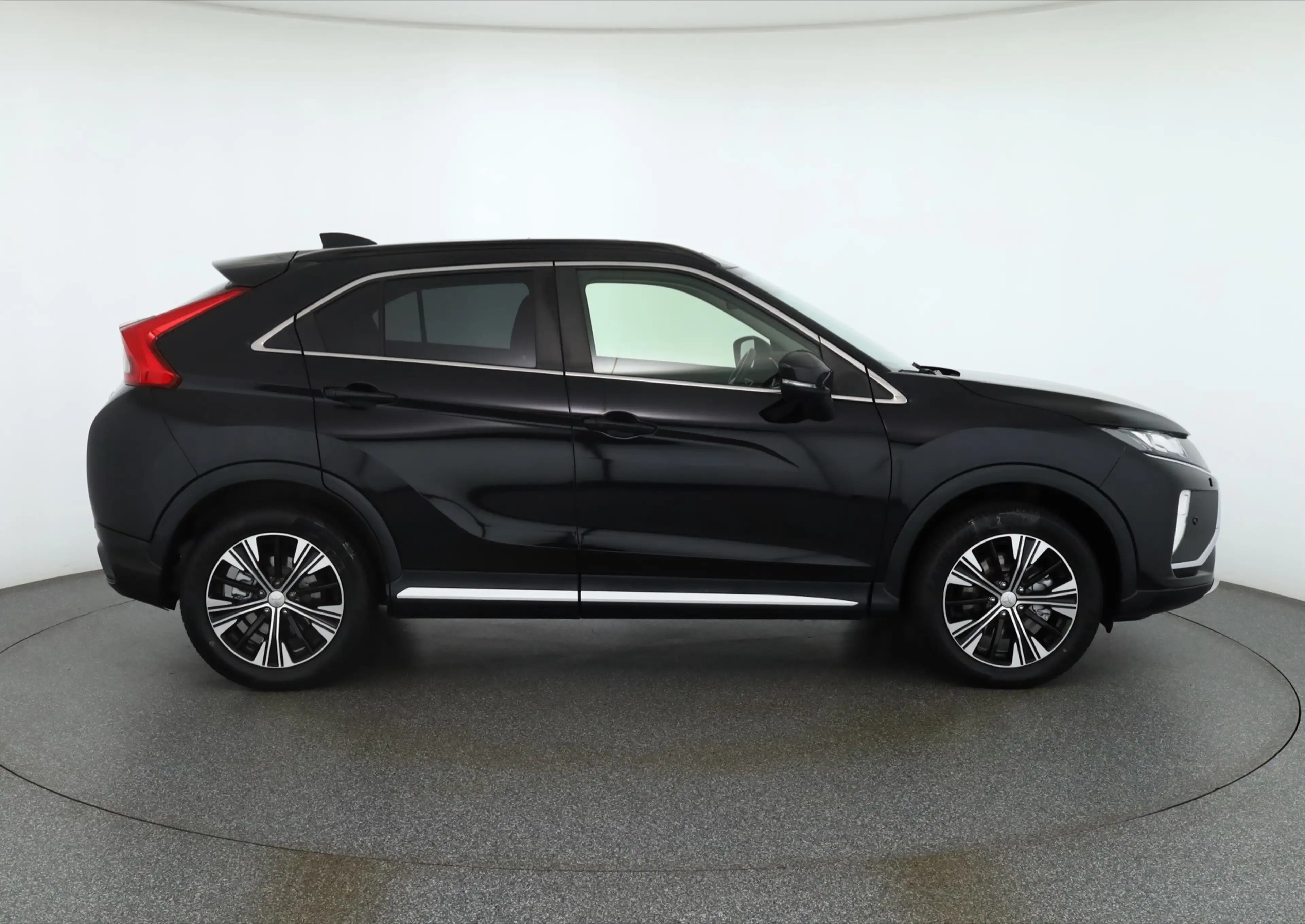 Mitsubishi Eclipse Cross 1.5 T-MIVEC Top 4WD LED Panorama — photo 6