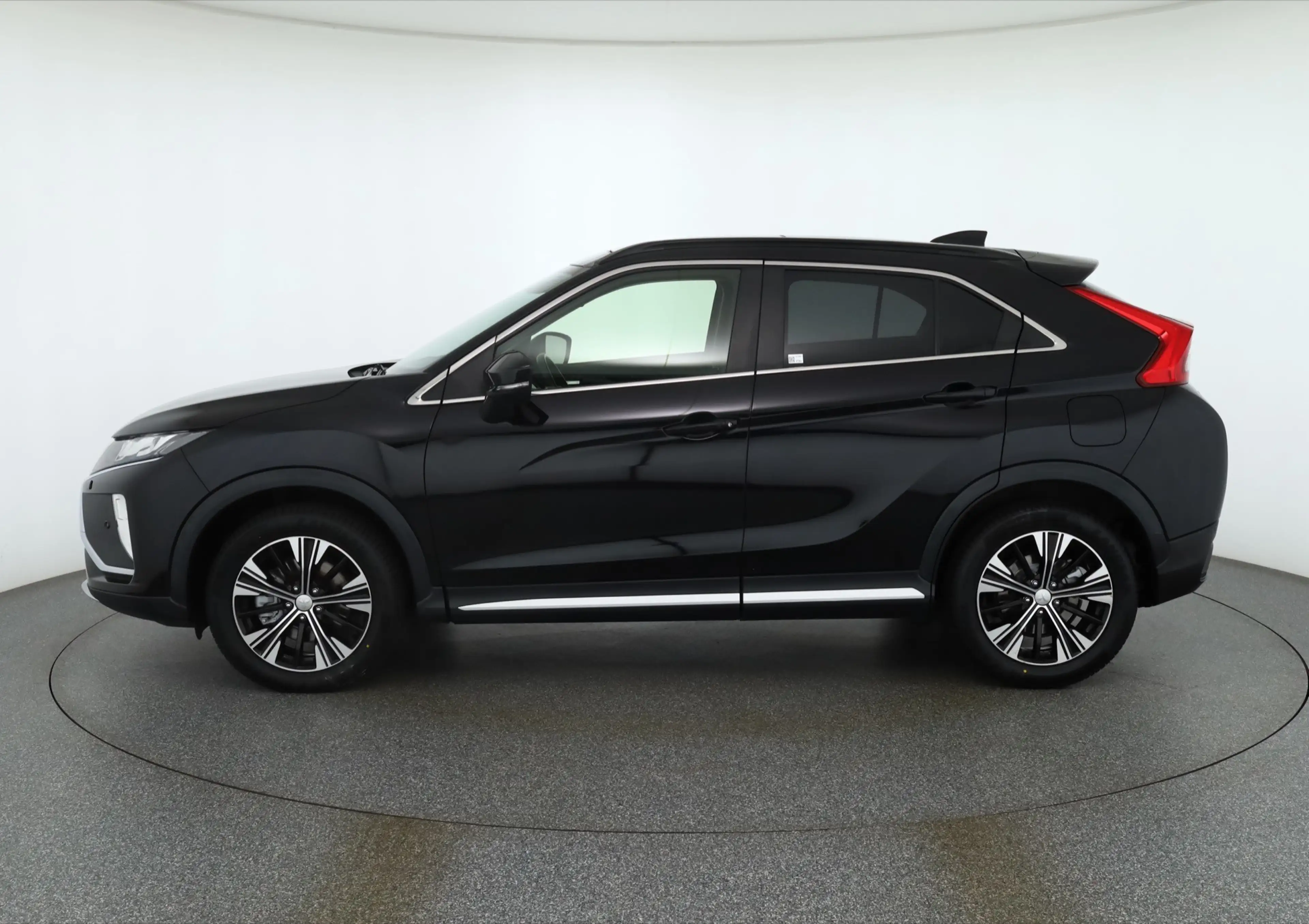 Mitsubishi Eclipse Cross 1.5 T-MIVEC Top 4WD LED Panorama — photo 2
