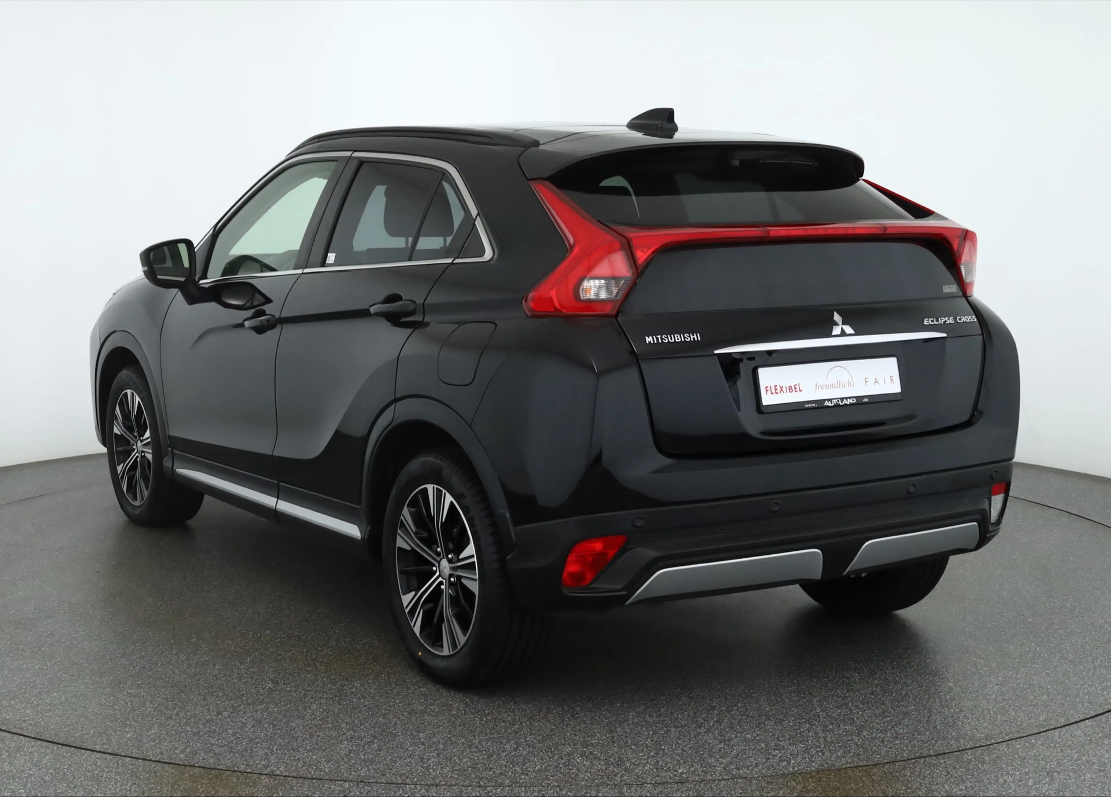 Mitsubishi Eclipse Cross 1.5 T-MIVEC Top 4WD LED Panorama — photo 3