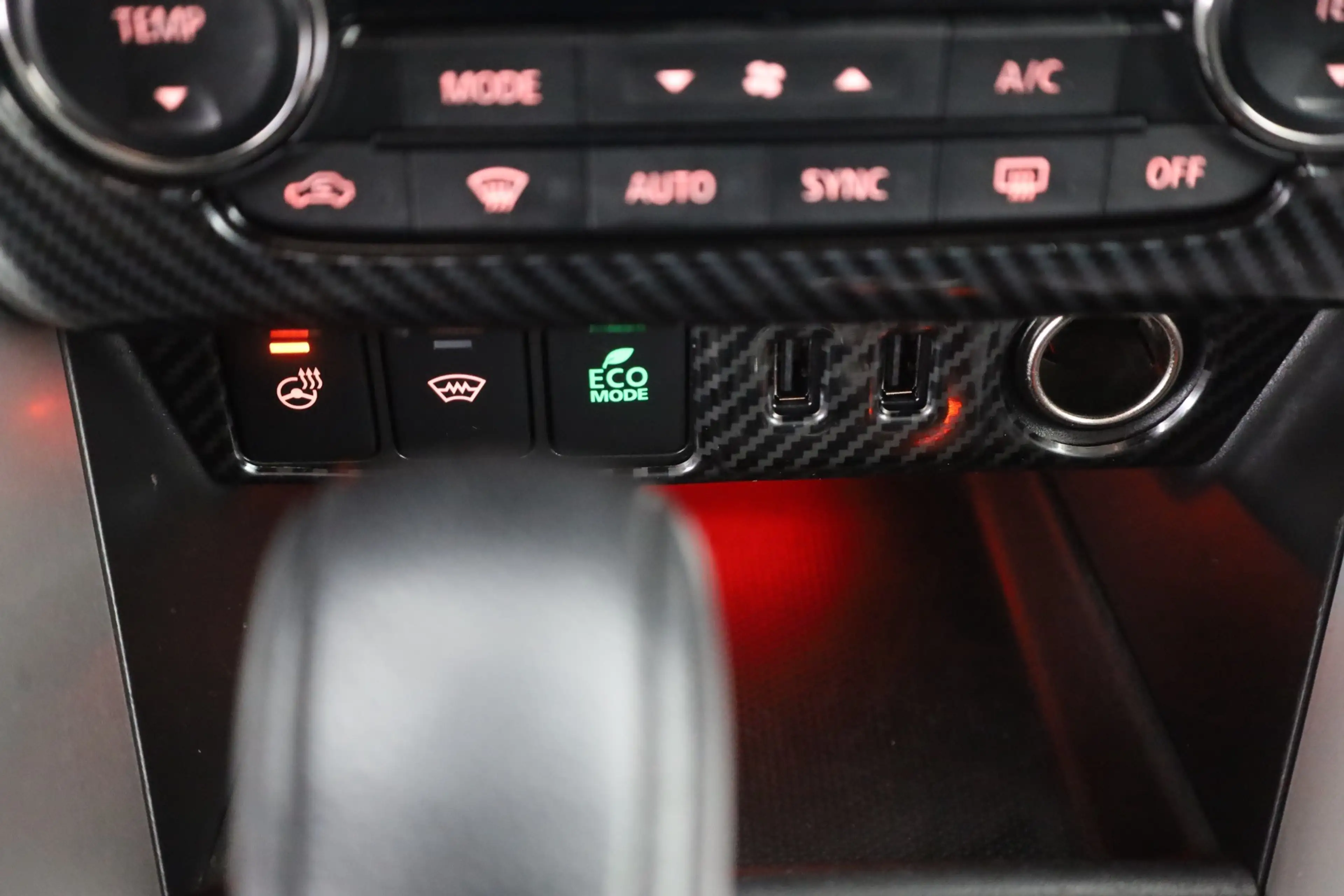 Mitsubishi Eclipse Cross 1.5 T-MIVEC Top 4WD LED Panorama — photo 13