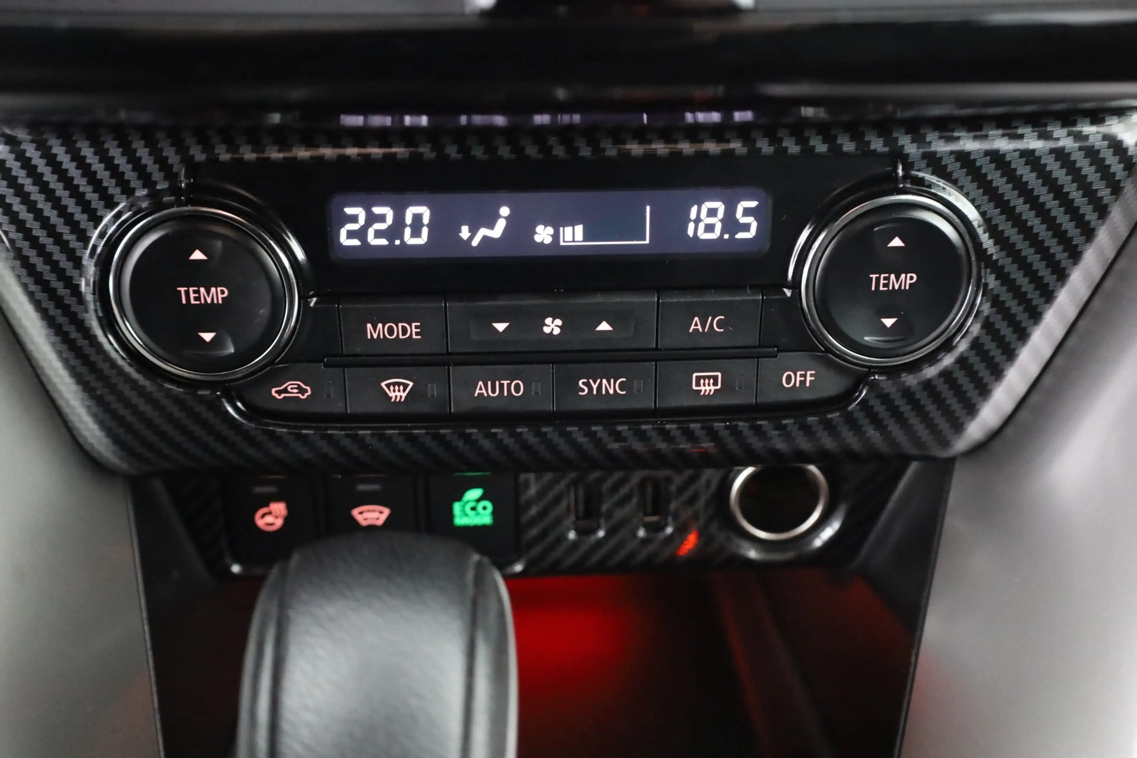 Mitsubishi Eclipse Cross 1.5 T-MIVEC Top 4WD LED Panorama — photo 12