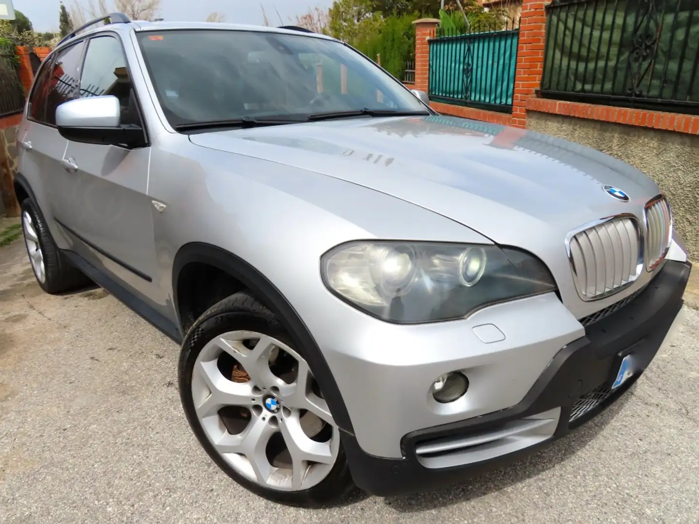 BMW X5 xDrive 35dA srebrna - 1