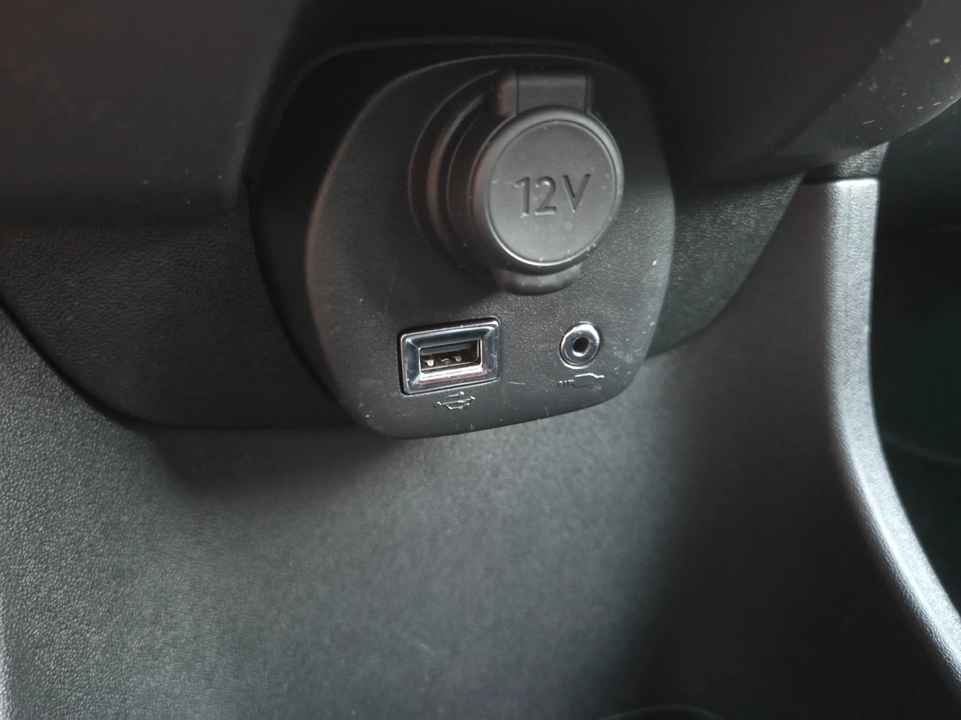 Peugeot 108 1.0 e-VTi Active — photo 12