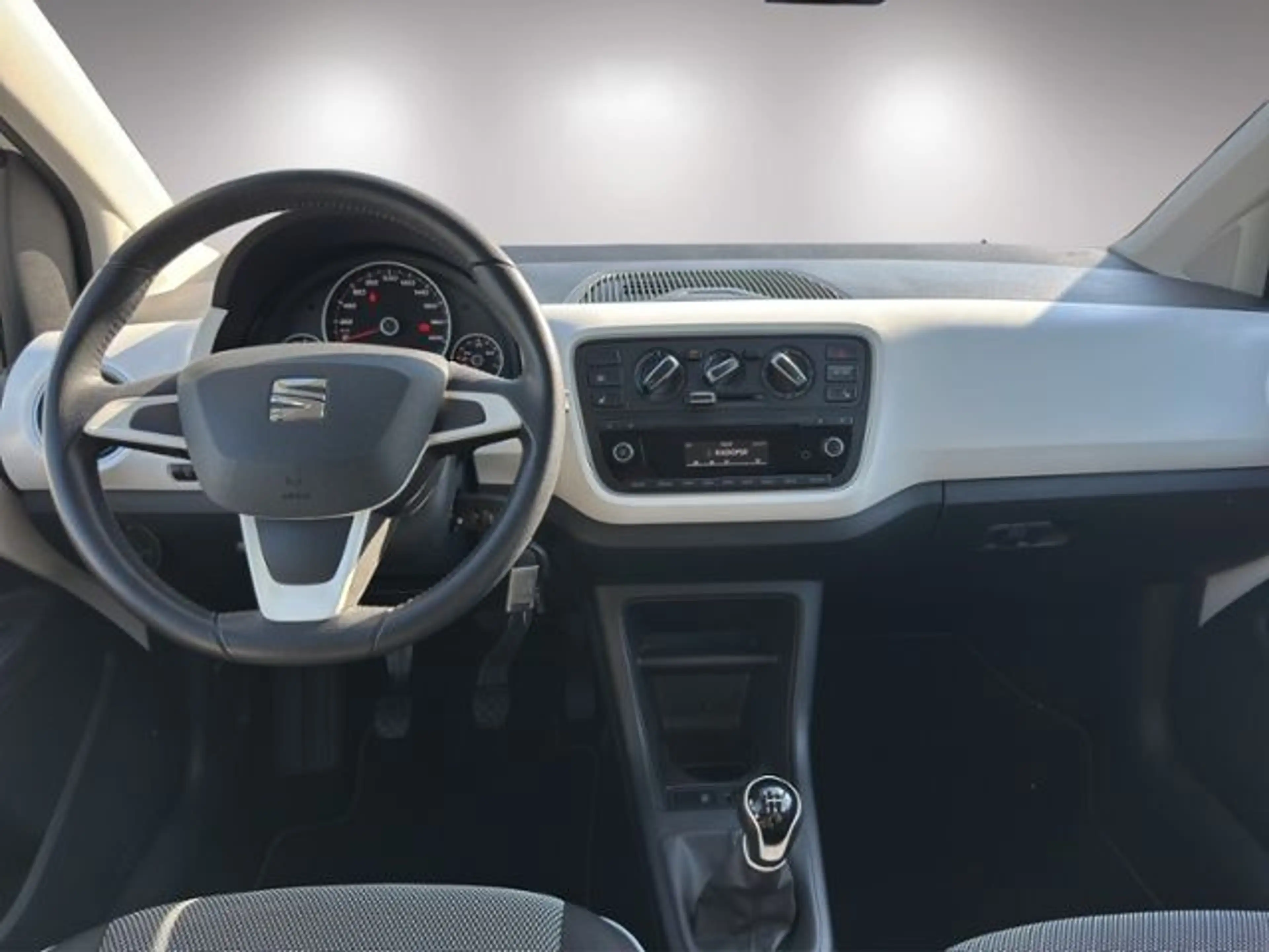 SEAT Mii 1,0 75PS Chic SHZ/PDC — photo 14