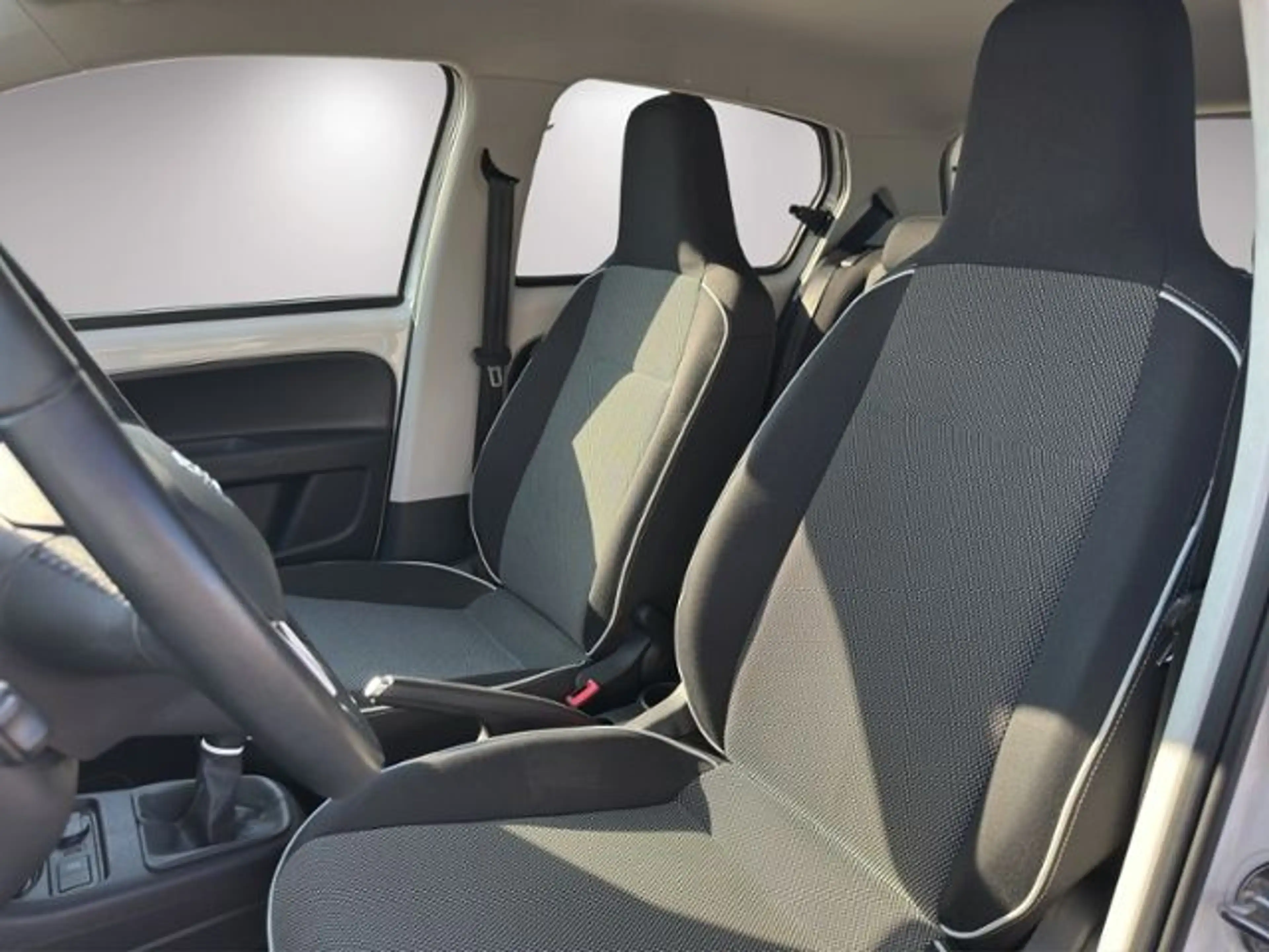 SEAT Mii 1,0 75PS Chic SHZ/PDC — photo 10