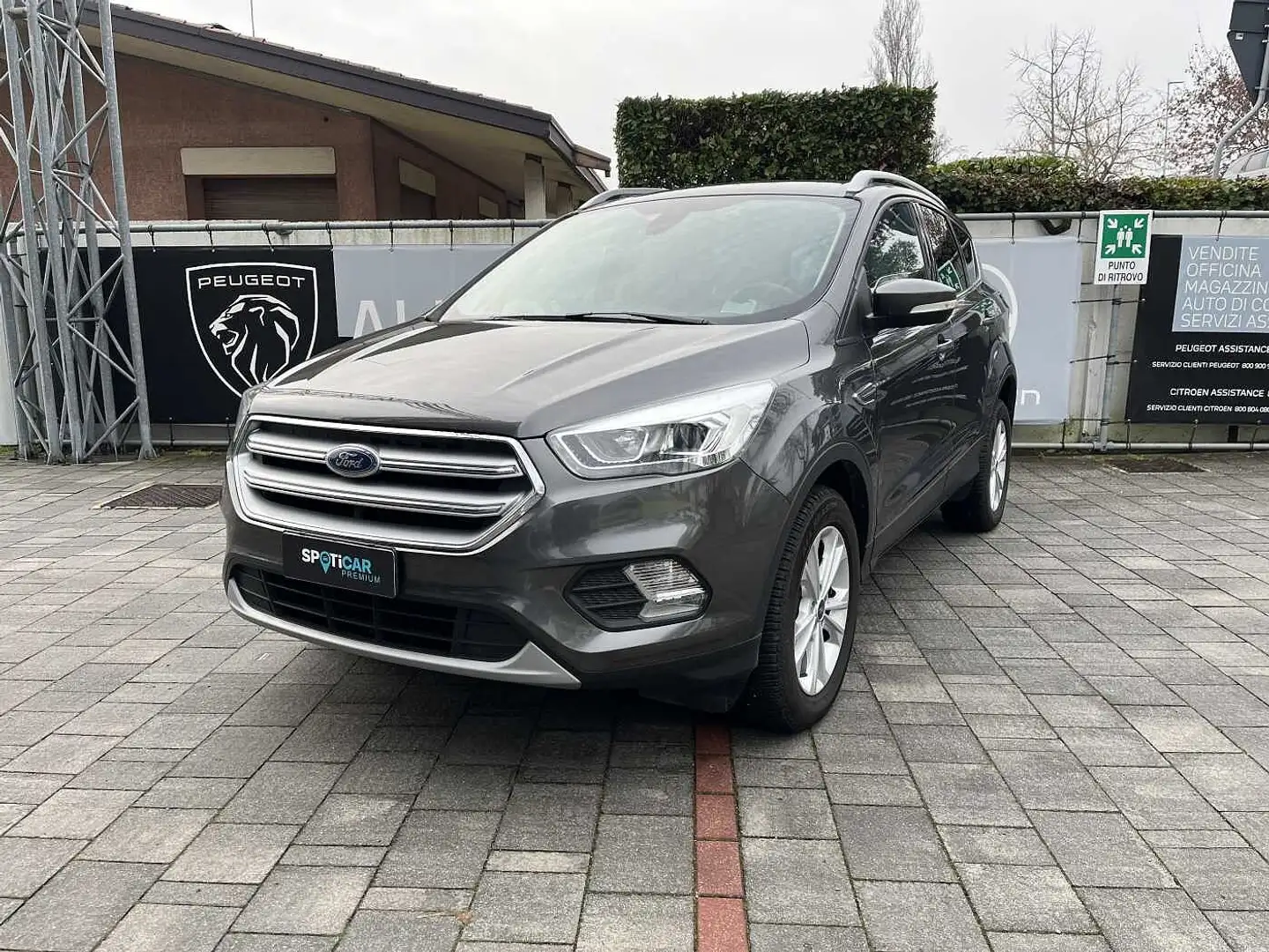Ford Kuga 2ª serie 1.5 EcoBoost 120 CV S&S 2WD Titanium Gris - 1