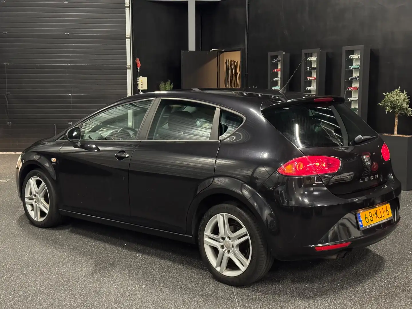 SEAT Leon 1.4 TSI Style Airco | Cruise | PDC | Multimedia | Zwart - 2