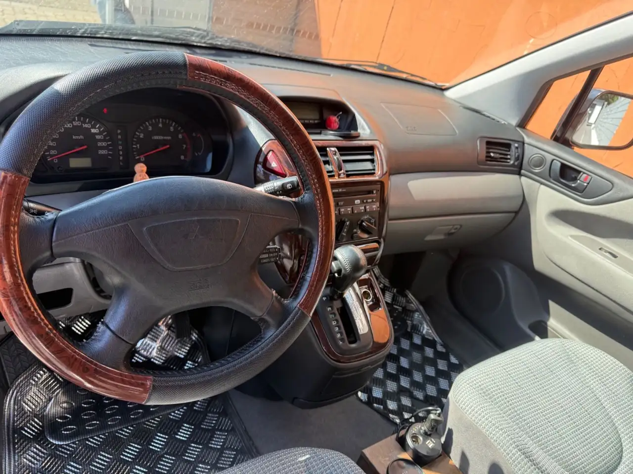 Mitsubishi Space Wagon 2,4 GDI Motion Plus, foto 12