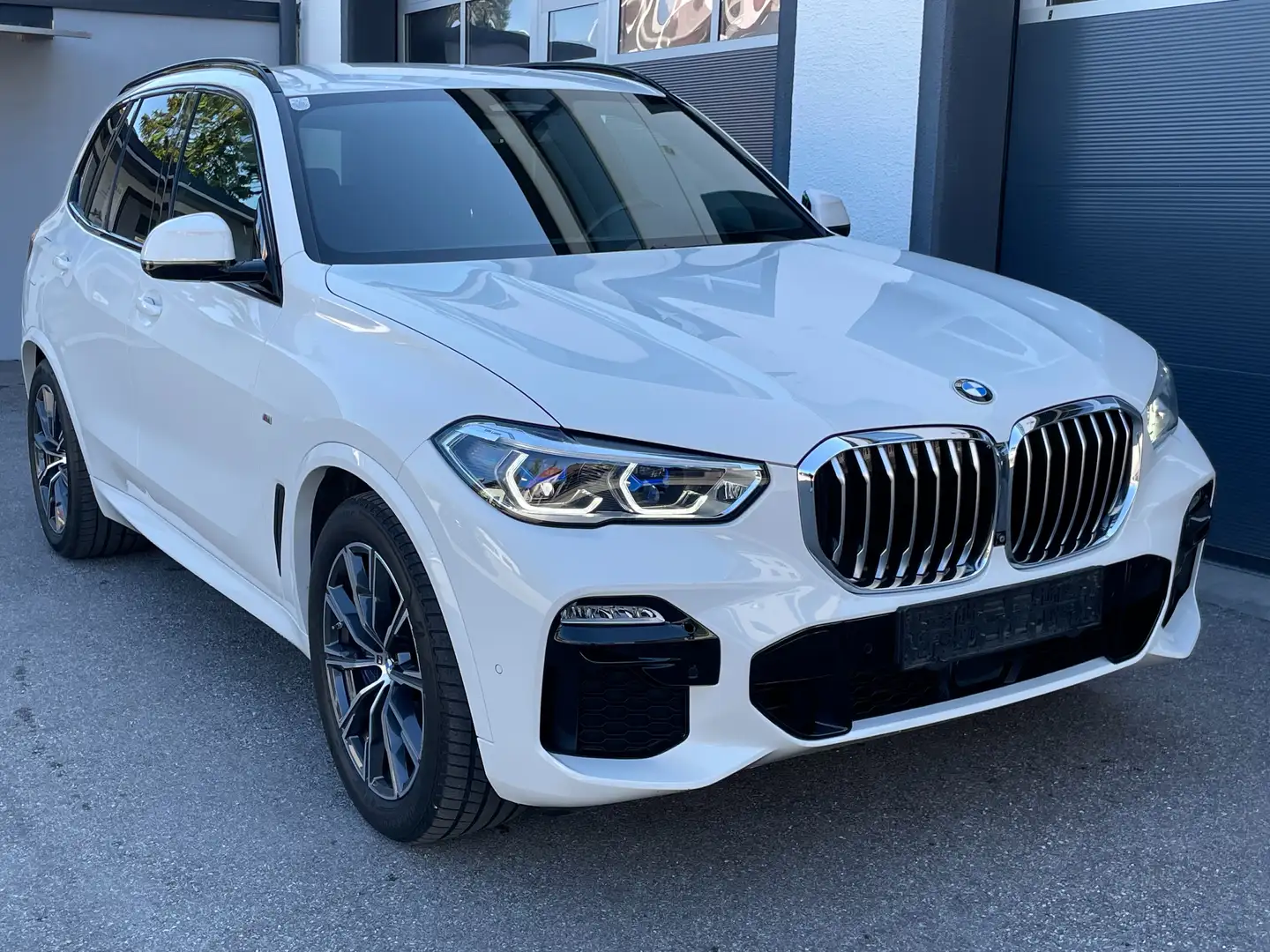 BMW X5 xD 30d M-Sport*ACC*HUD*LASER*LUFT*GEST*KEYL*SFTCLO Weiß - 1