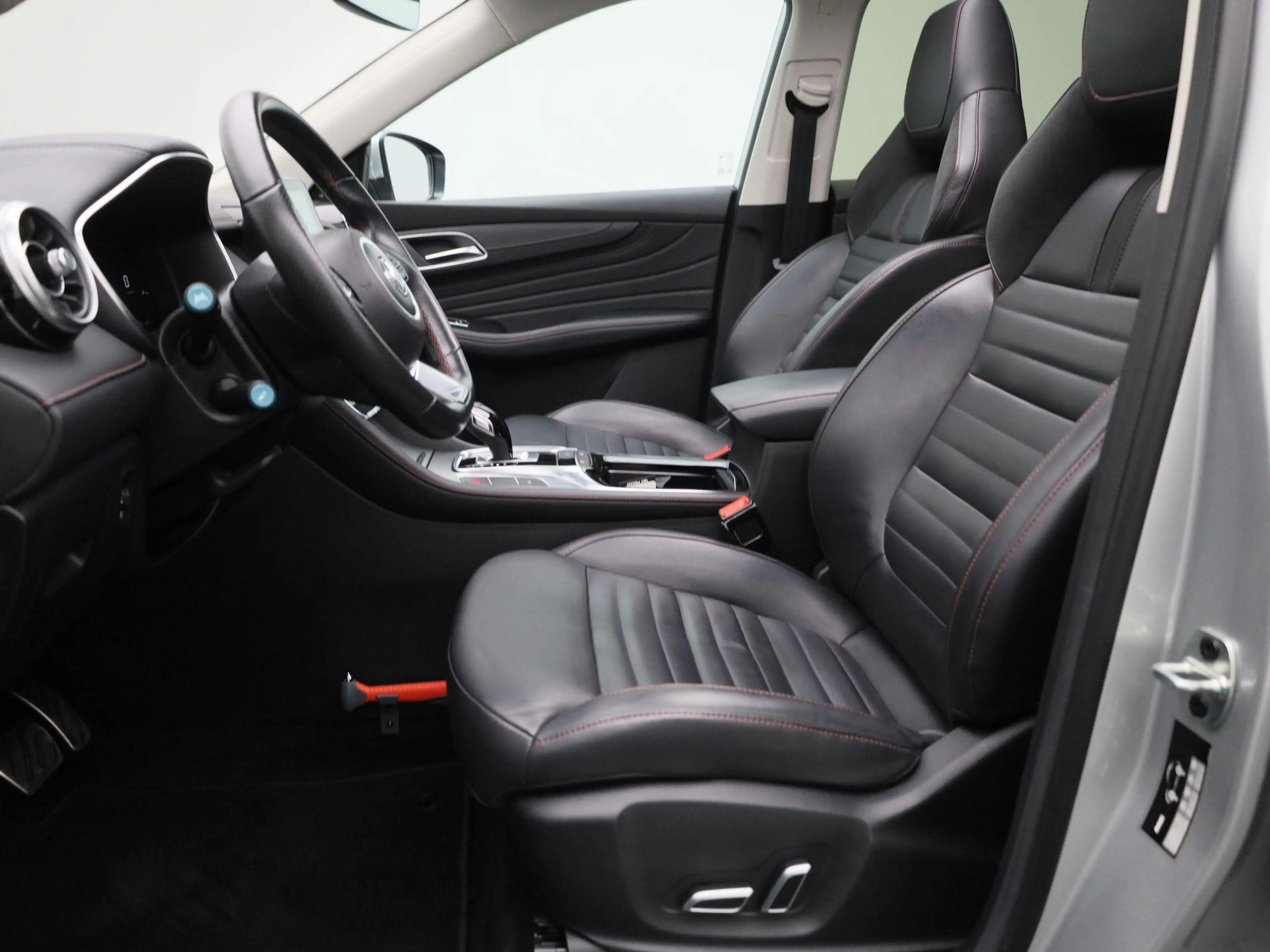 MG EHS 1.5 TGDI Luxury — photo 8