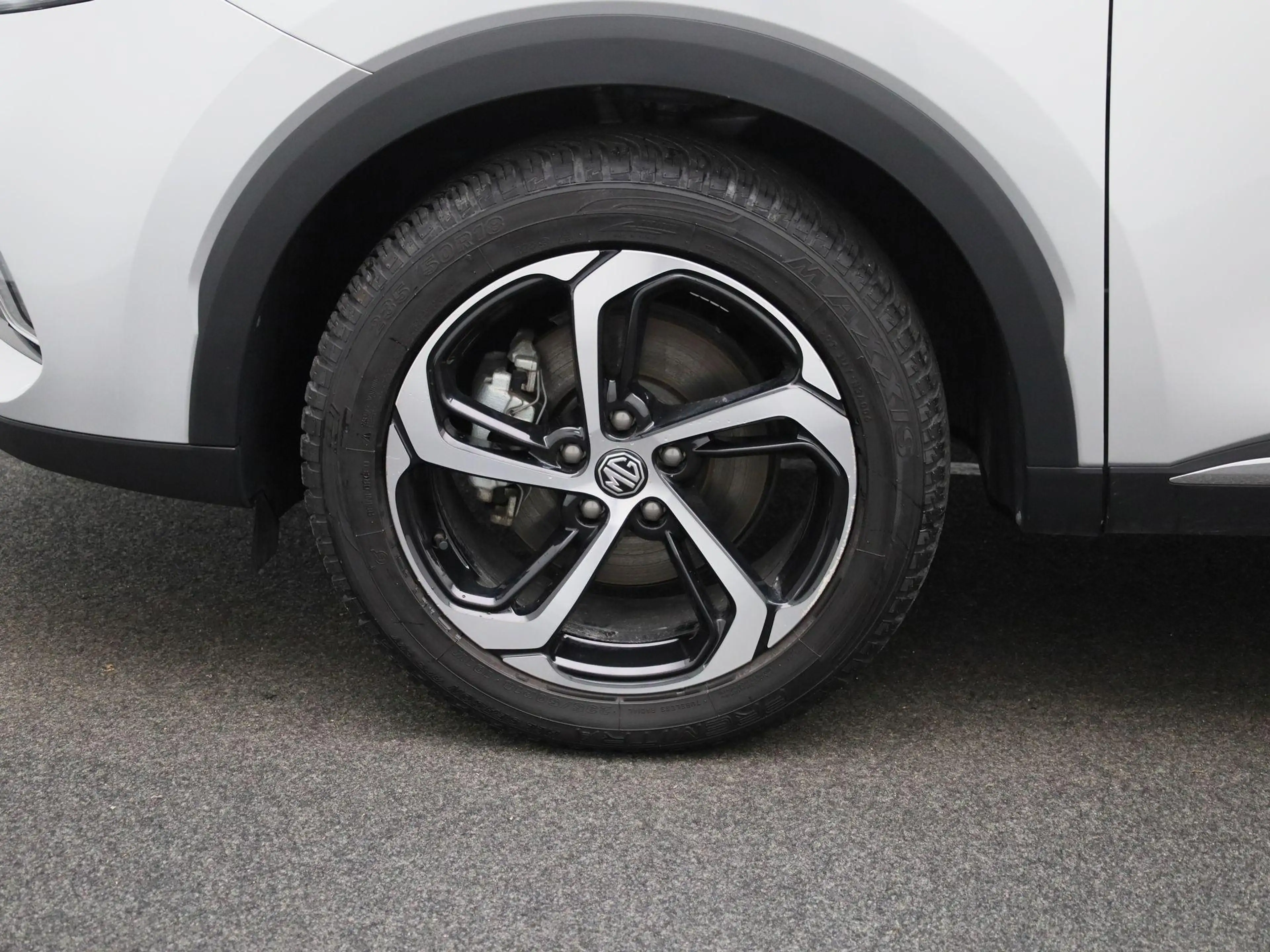 MG EHS 1.5 TGDI Luxury — photo 12