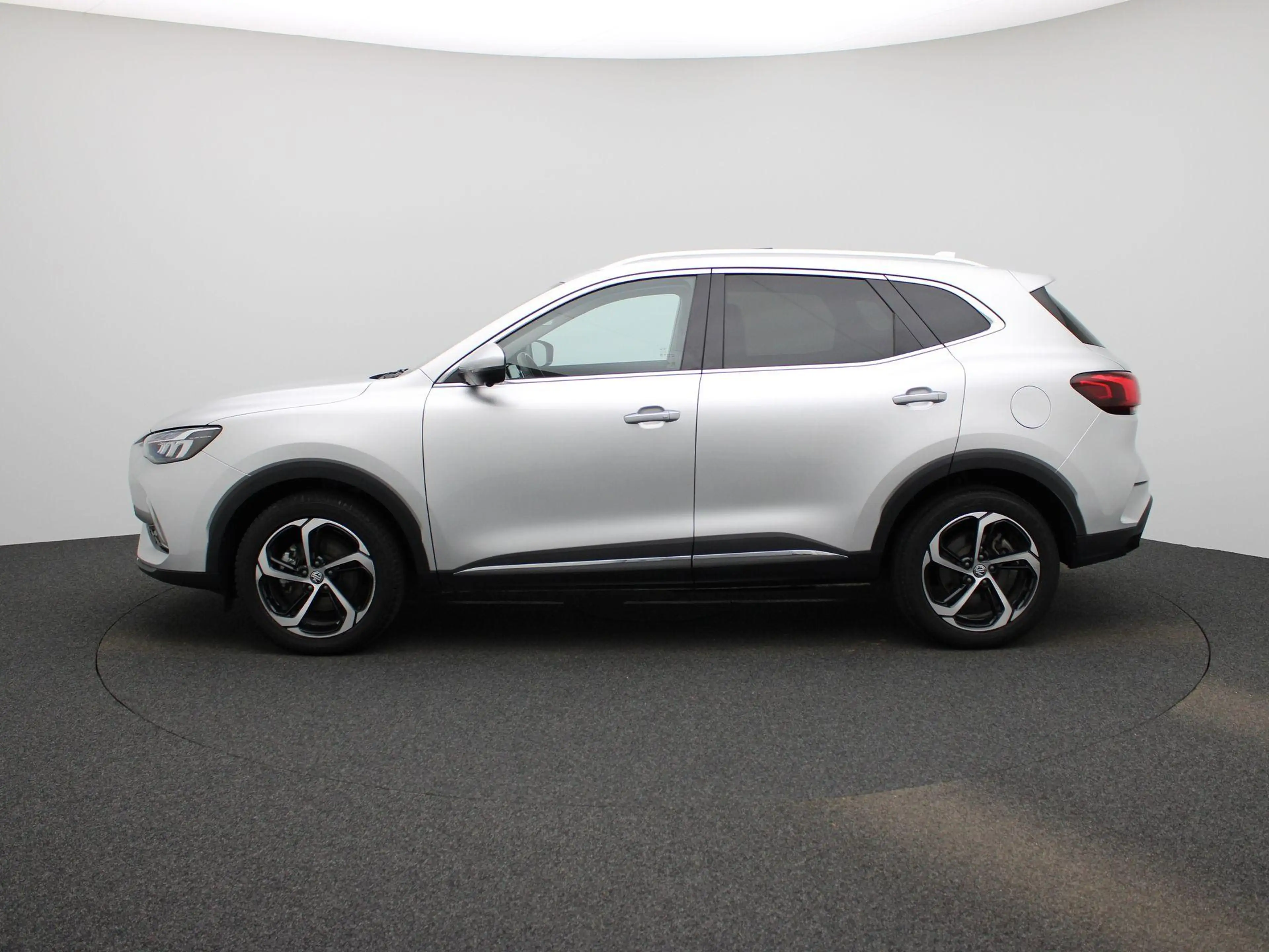 MG EHS 1.5 TGDI Luxury — photo 4