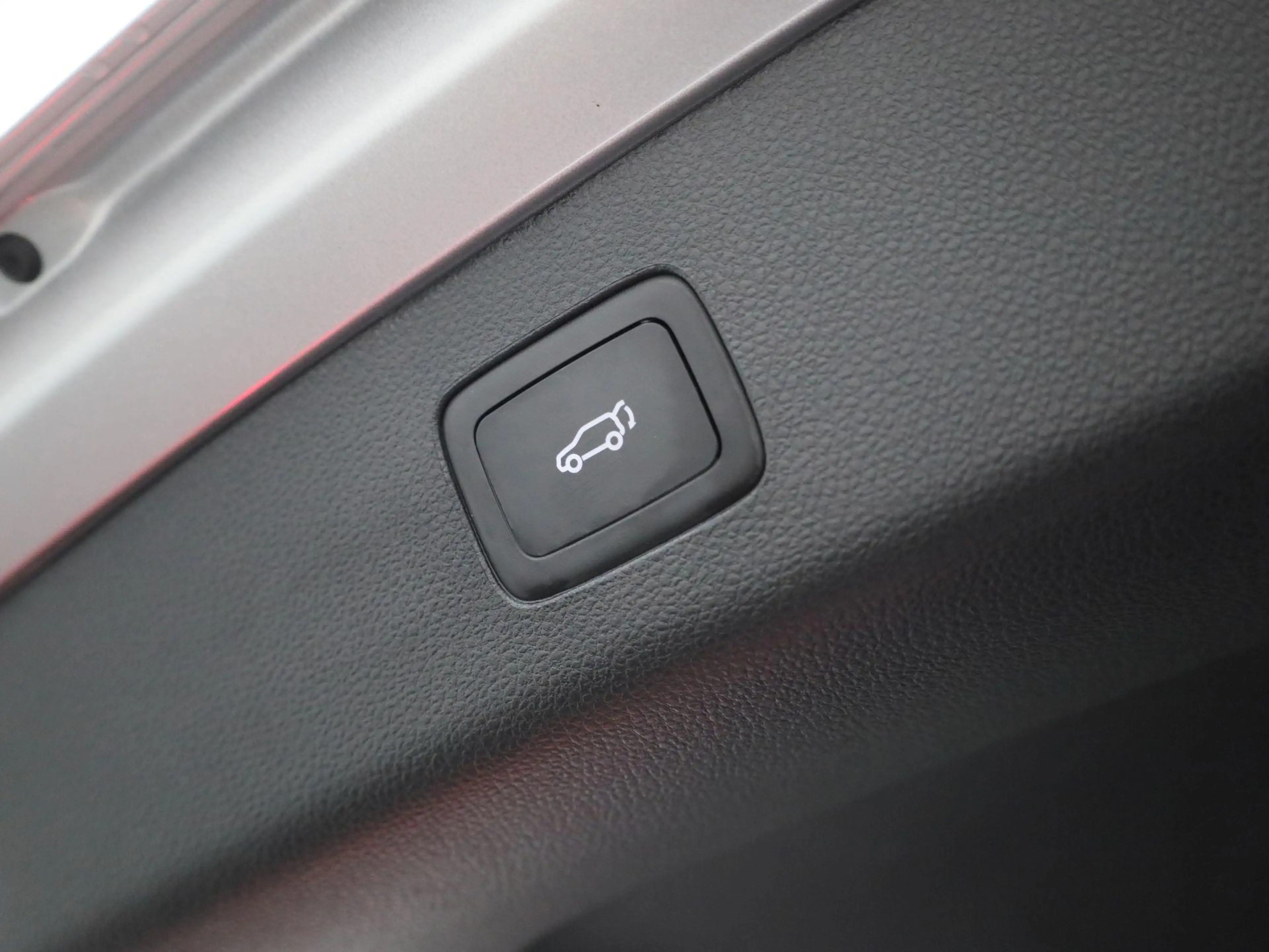 MG EHS 1.5 TGDI Luxury — photo 11
