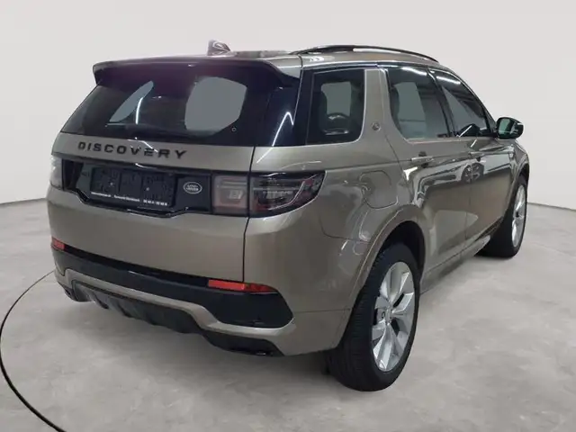 Land Rover Discovery view 4
