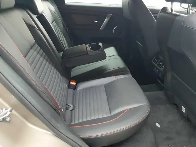 Land Rover Discovery view 14