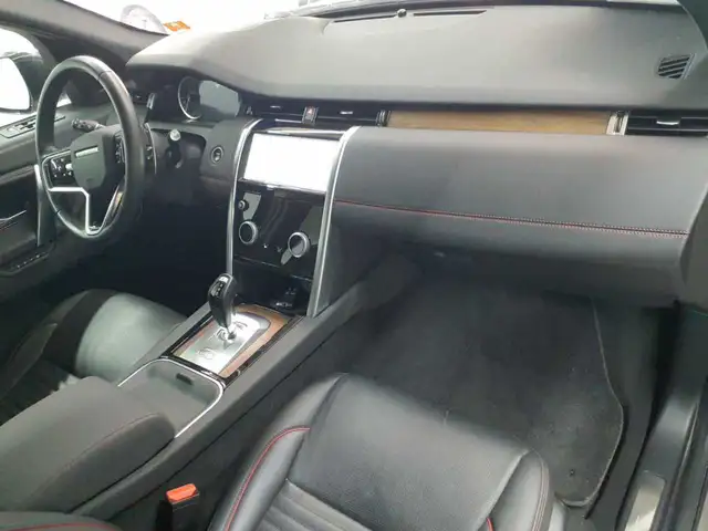 Land Rover Discovery view 9