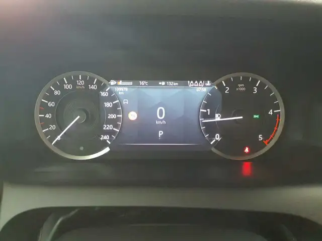 Land Rover Discovery view 11