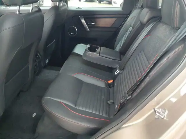 Land Rover Discovery view 13