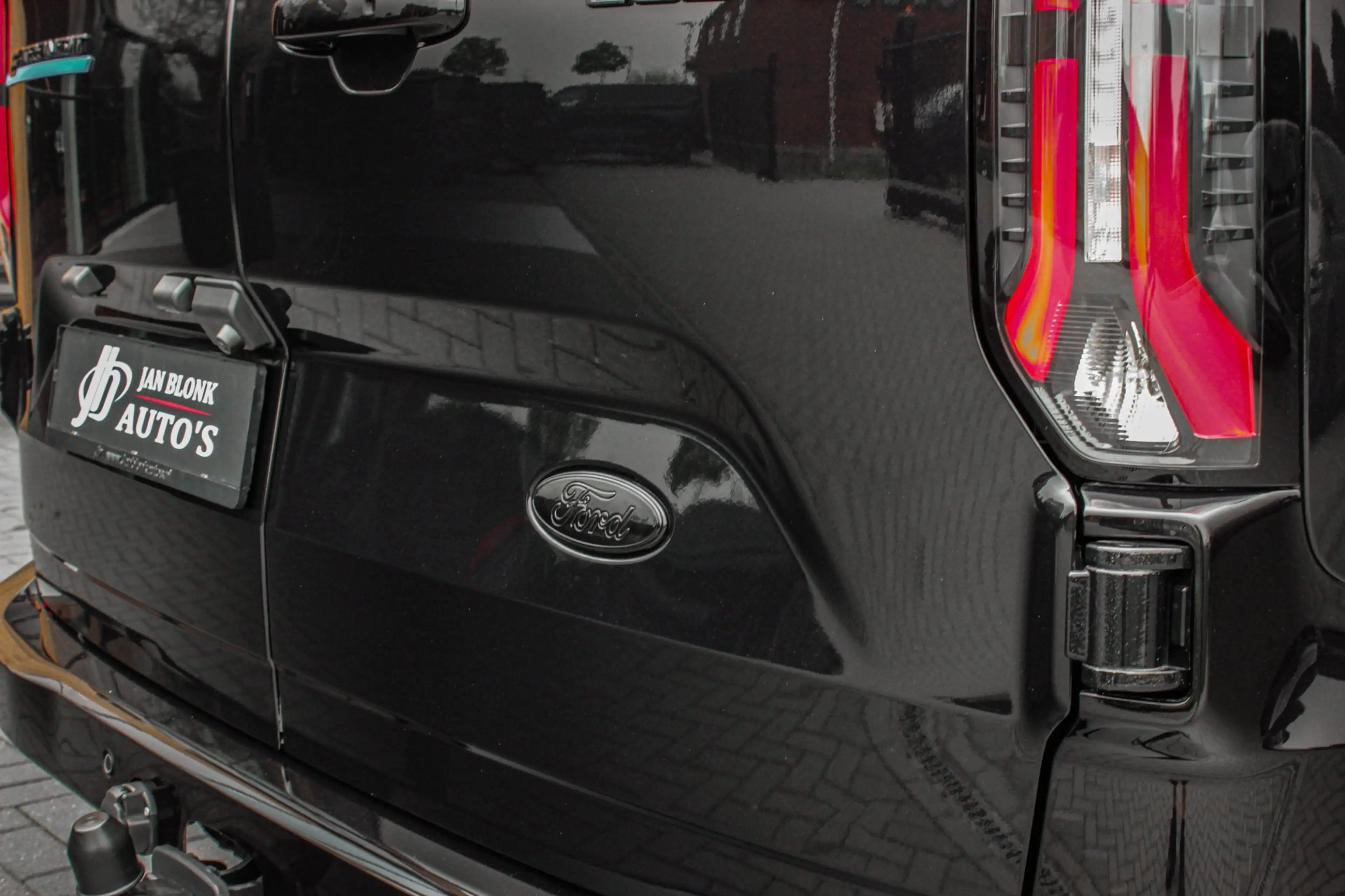Ford E-Transit Cust. 340 L2H1 Limited 71kWh 218PK / 360 CAMERA / — photo 41