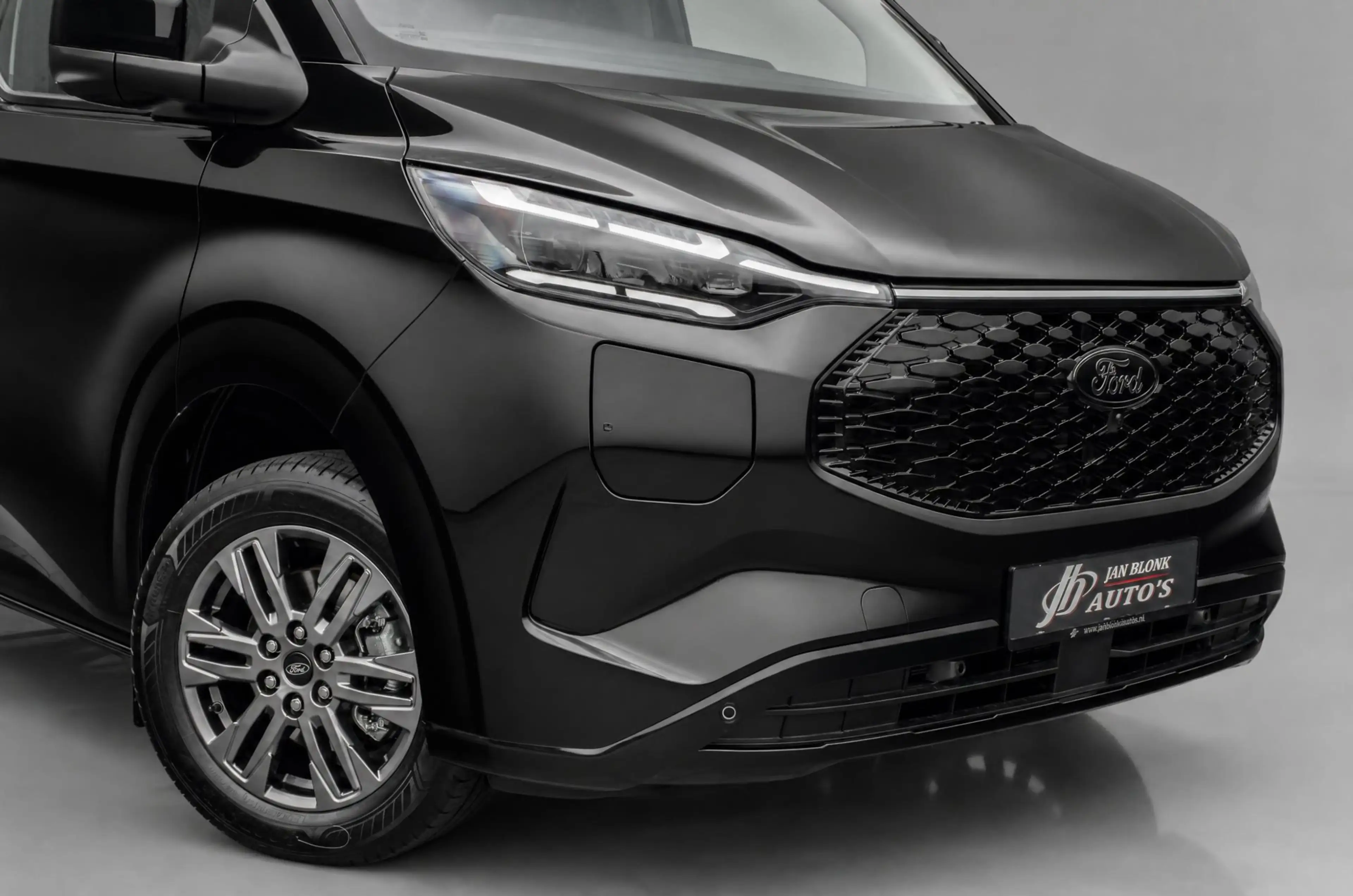 Ford E-Transit Cust. 340 L2H1 Limited 71kWh 218PK / 360 CAMERA / — photo 13