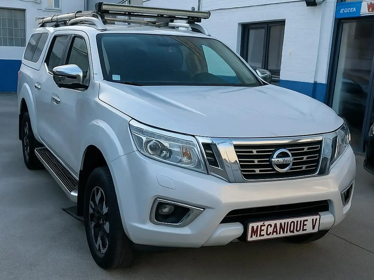 Nissan Navara Navara 2.3 dCi 4WD New N-Guard Argent - 1
