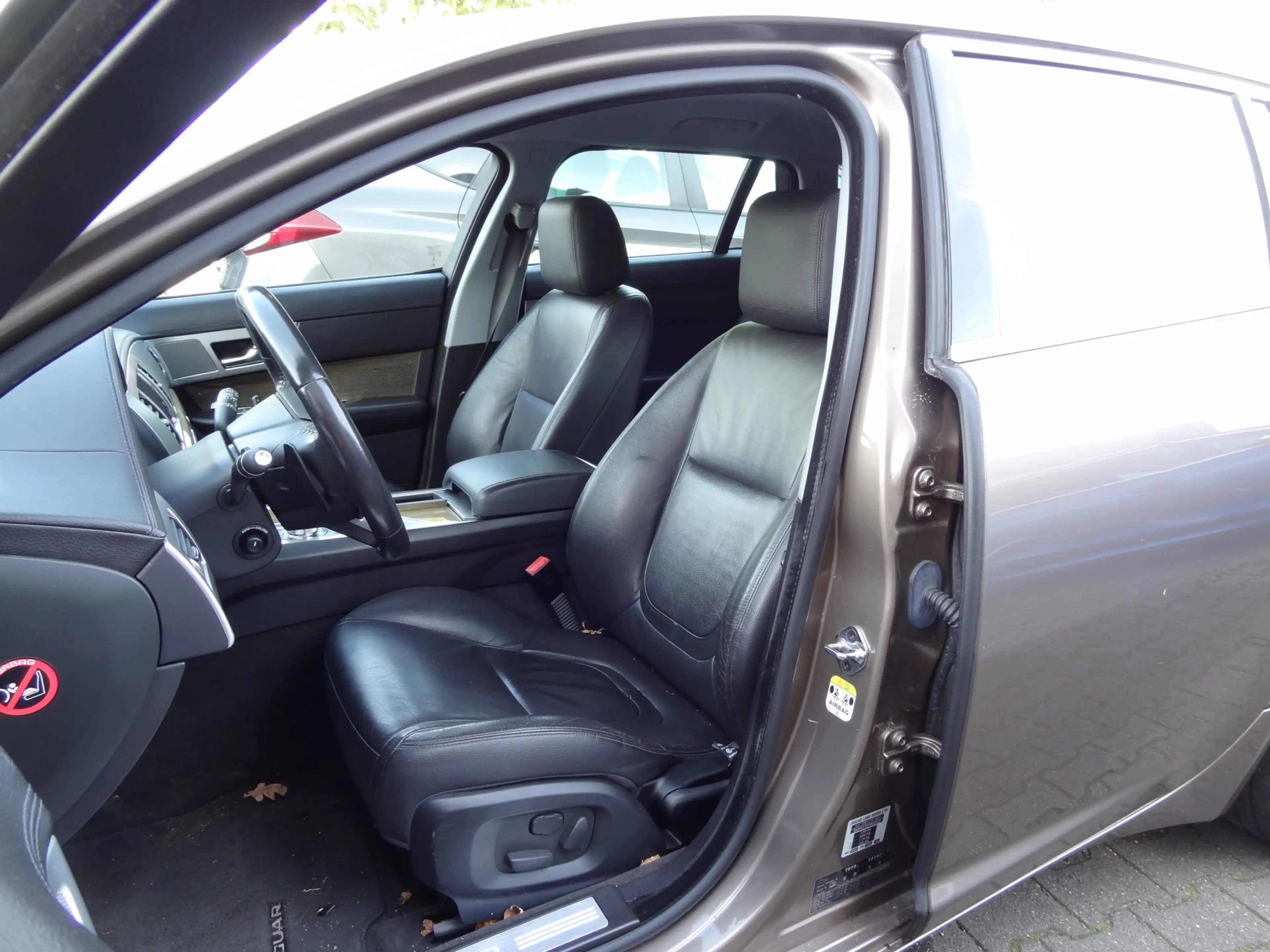 Jaguar XF Sportbrake 2.2D — photo 6