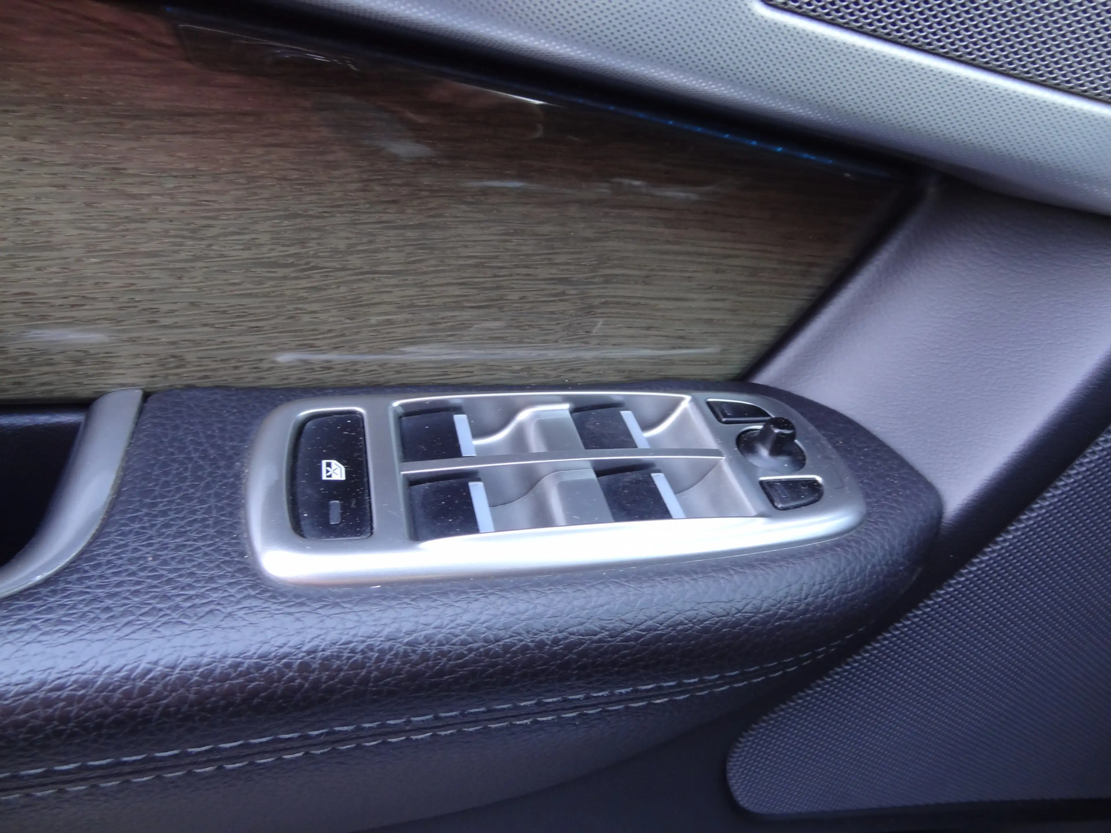 Jaguar XF Sportbrake 2.2D — photo 16