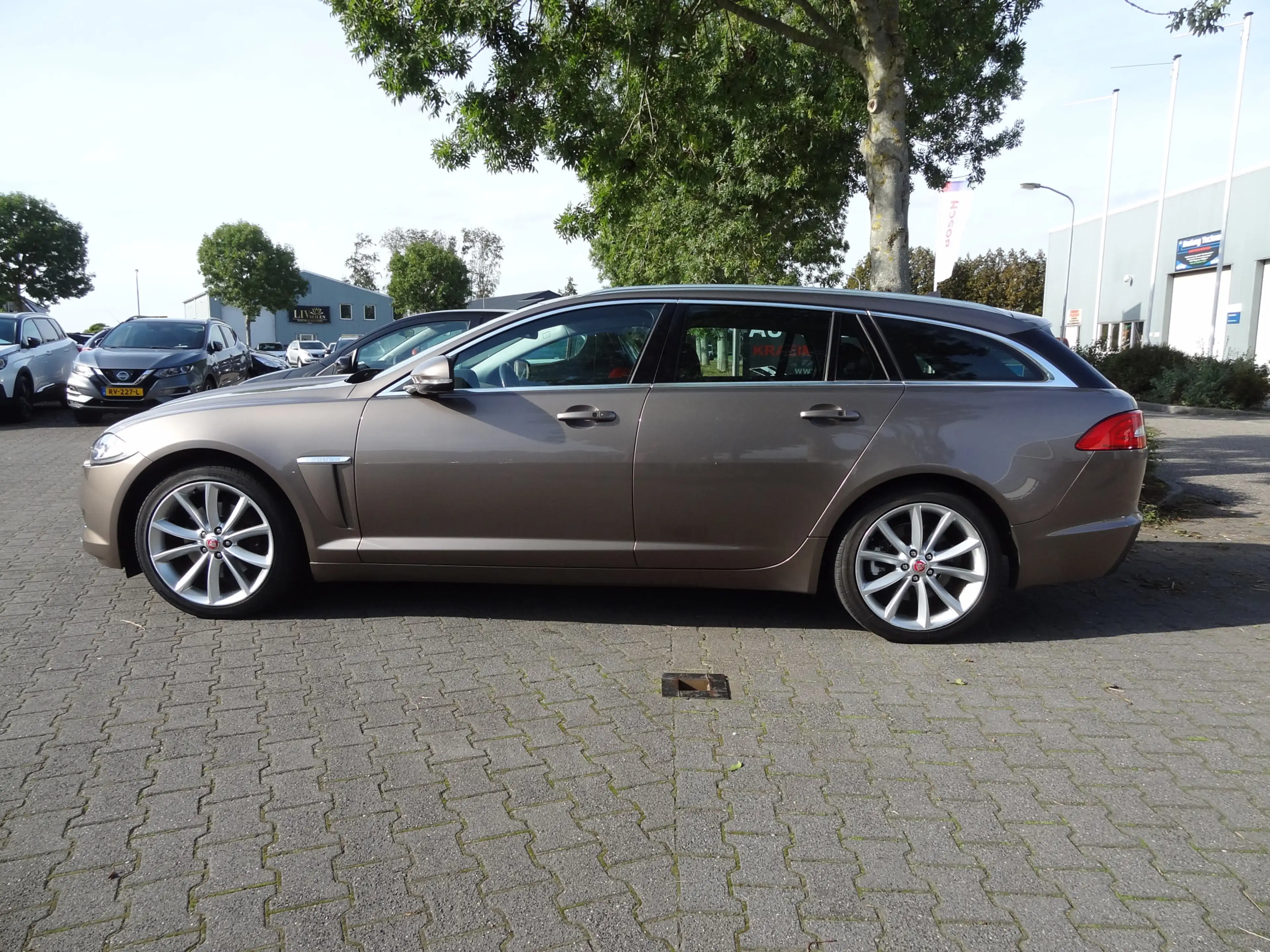 Jaguar XF Sportbrake 2.2D — photo 5