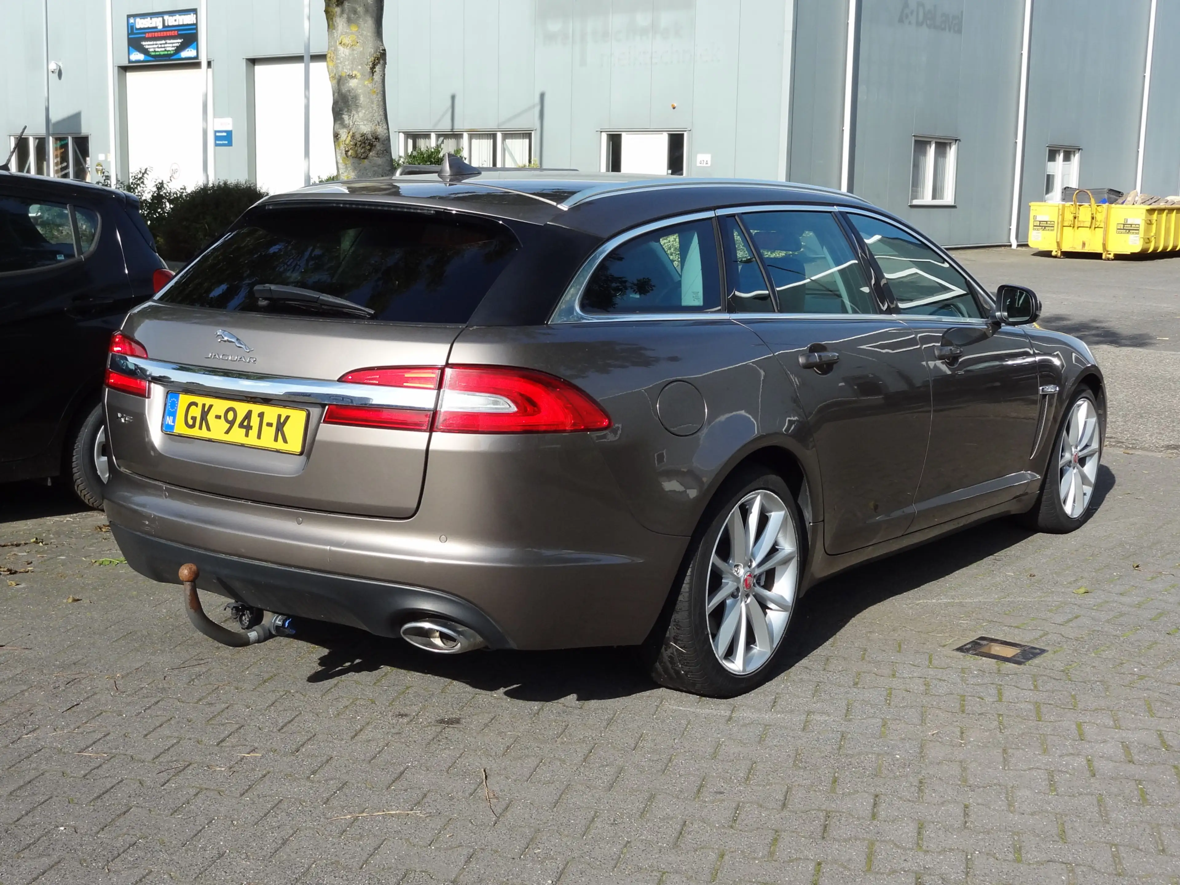 Jaguar XF Sportbrake 2.2D — photo 2