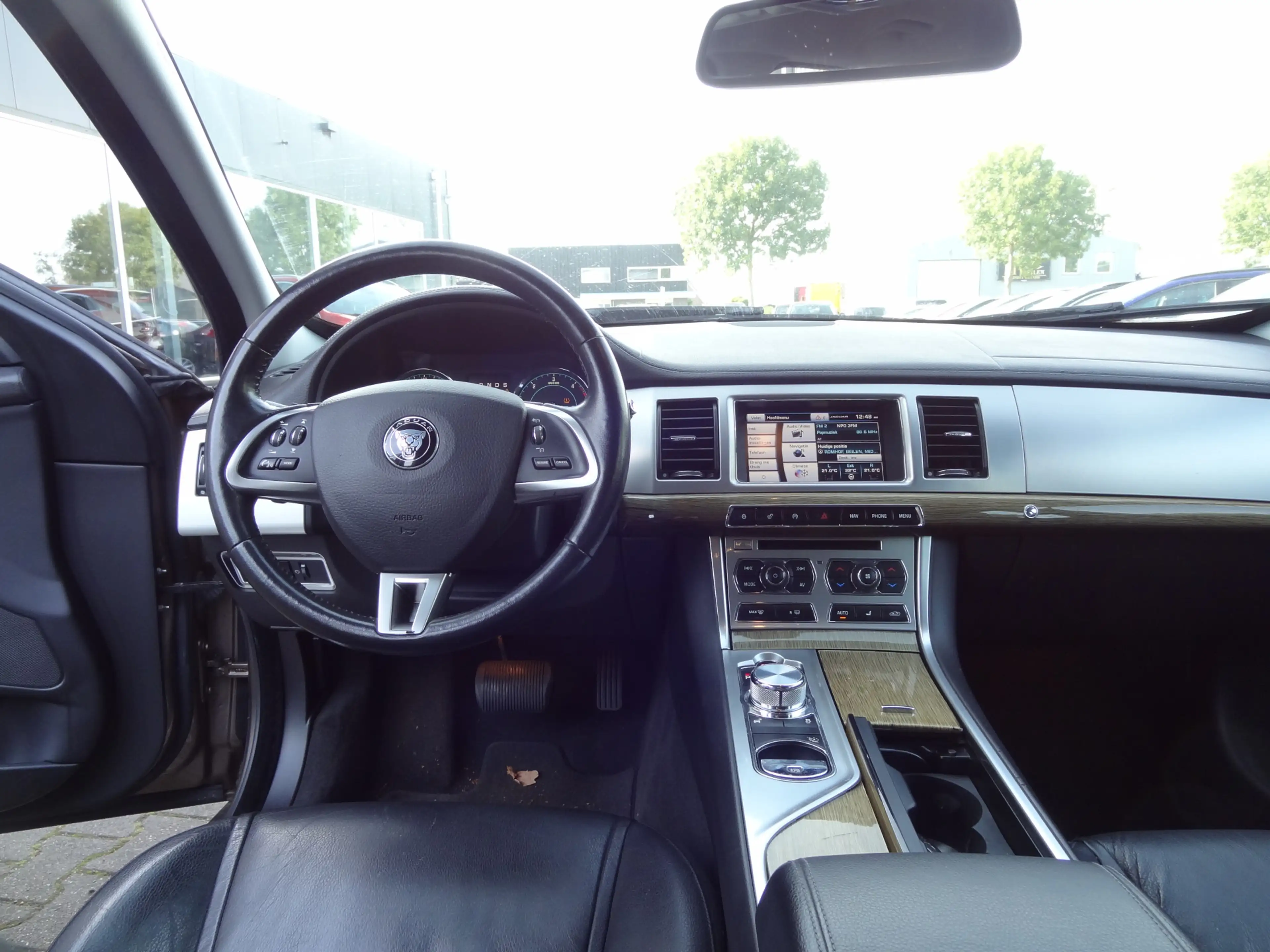 Jaguar XF Sportbrake 2.2D — photo 8