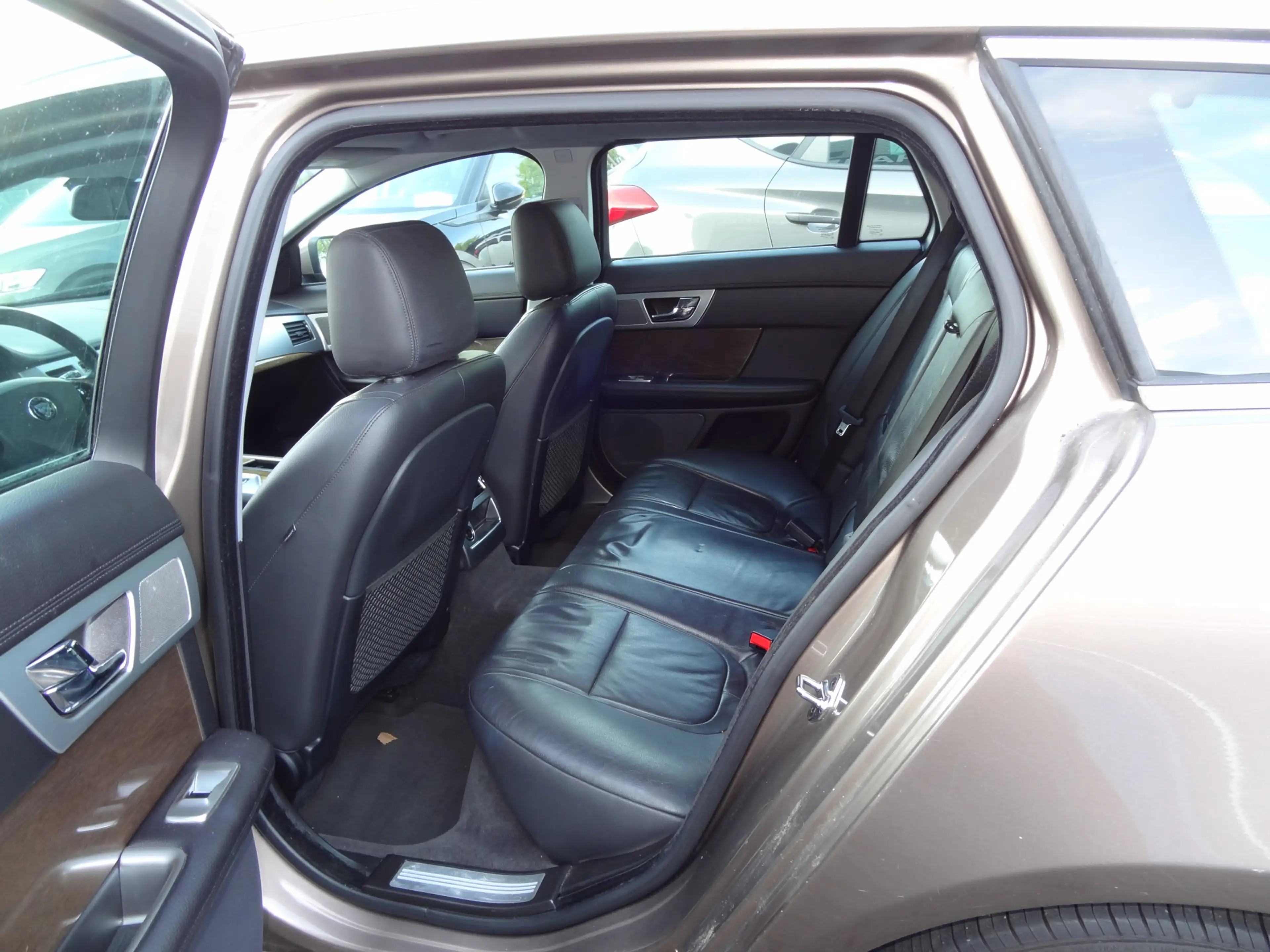 Jaguar XF Sportbrake 2.2D — photo 7
