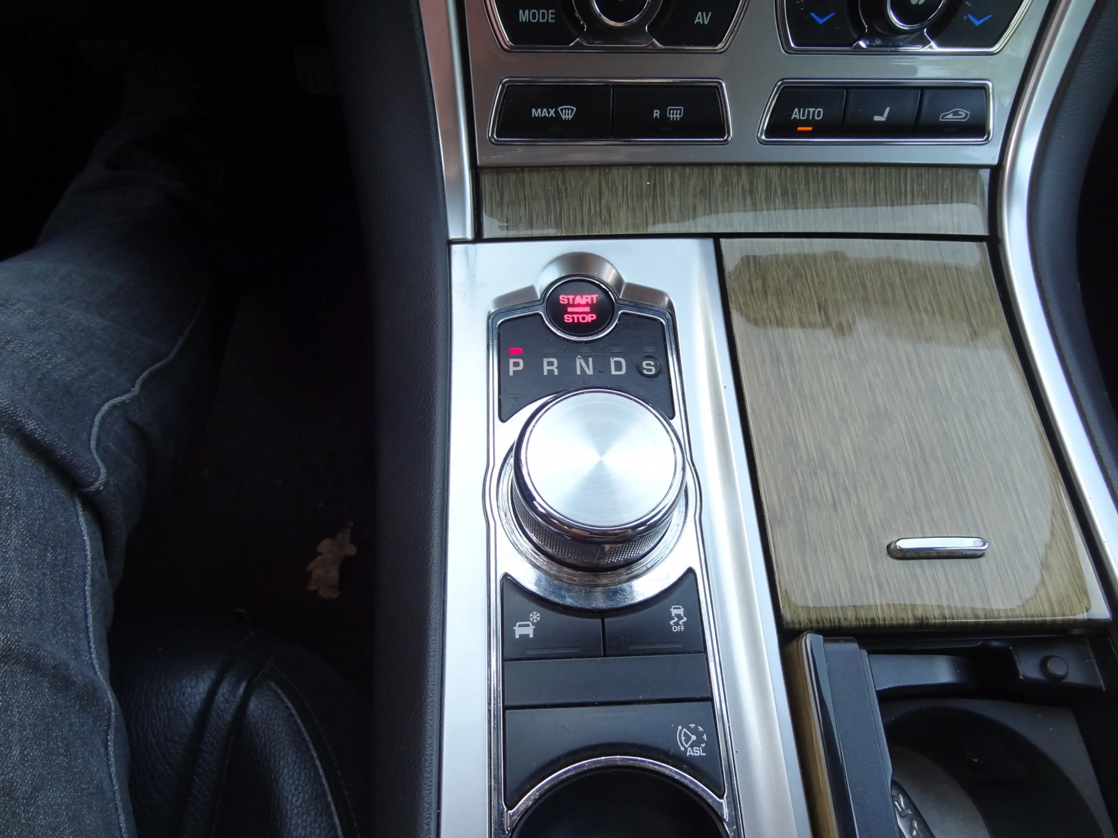 Jaguar XF Sportbrake 2.2D — photo 15