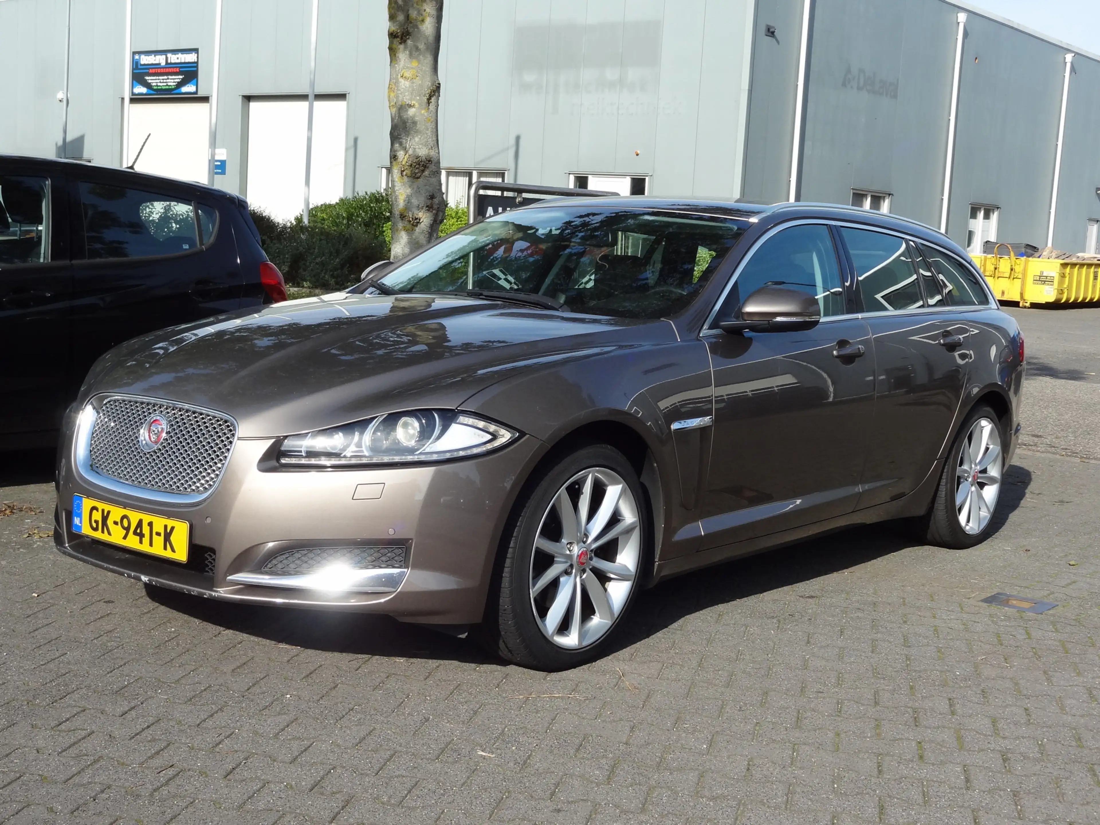Jaguar XF Sportbrake 2.2D — photo 4