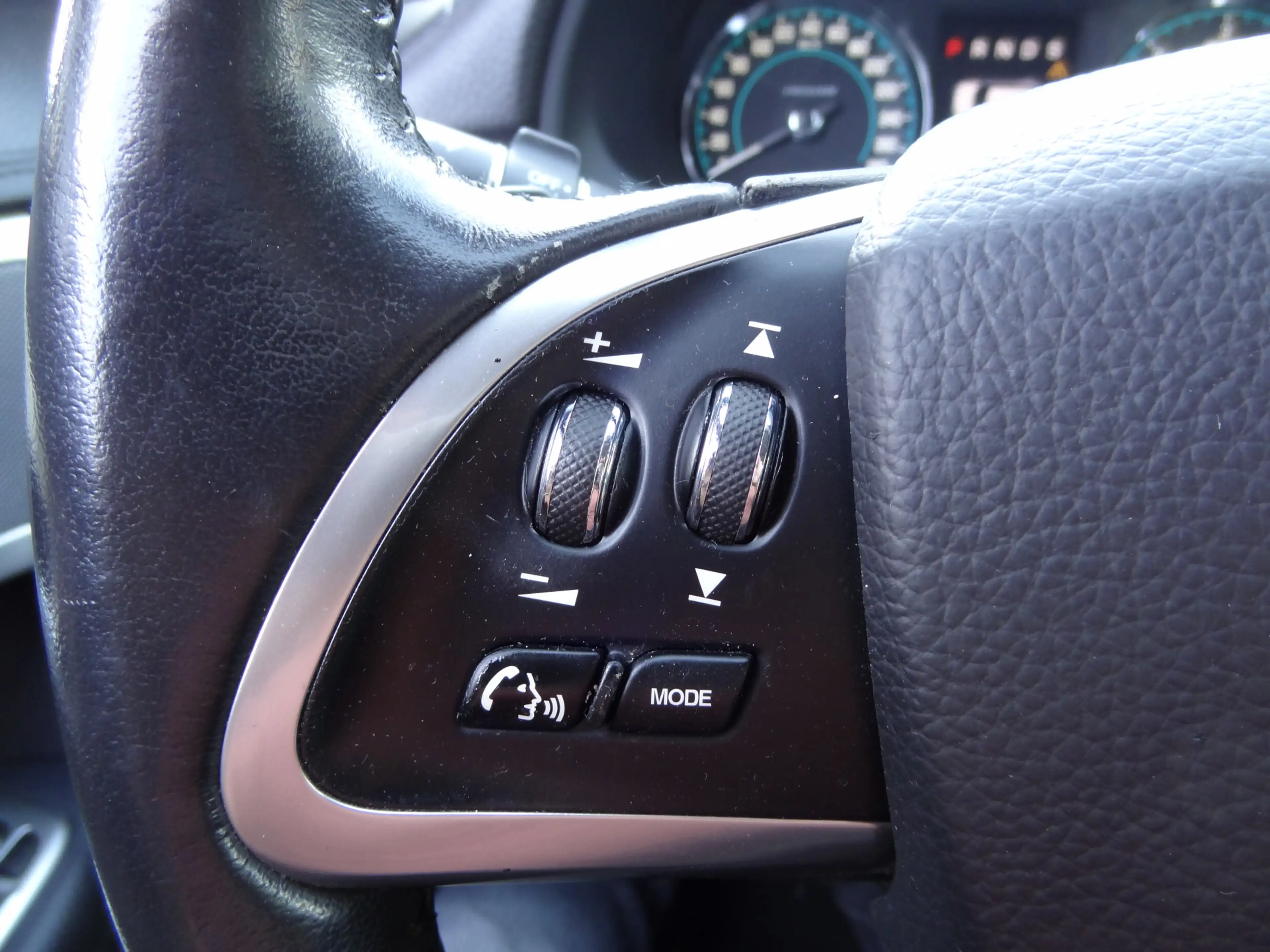 Jaguar XF Sportbrake 2.2D — photo 13