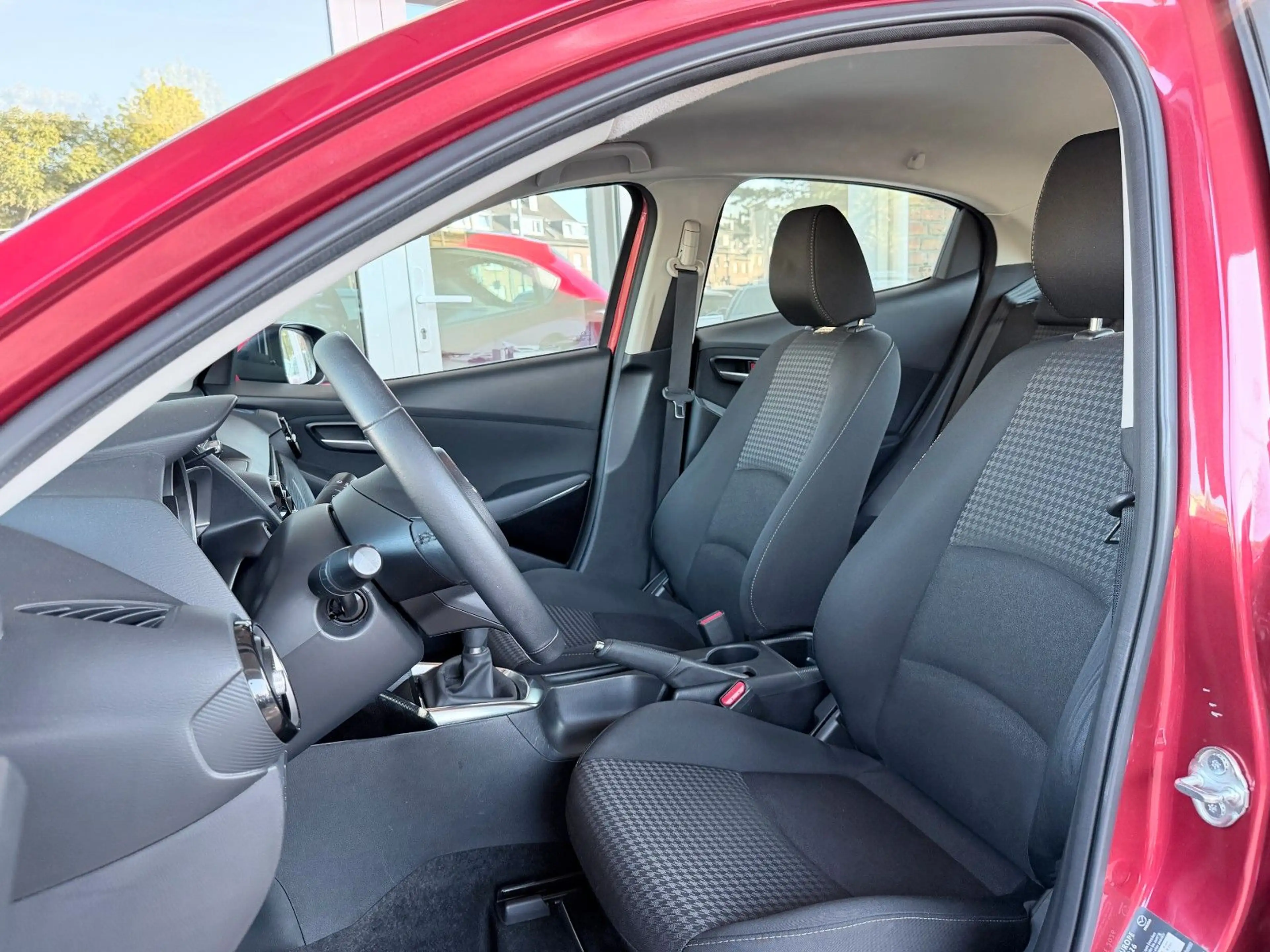 Mazda 2 Lim. Center-Line Klimaaut./Bluettoh/PDC — photo 11