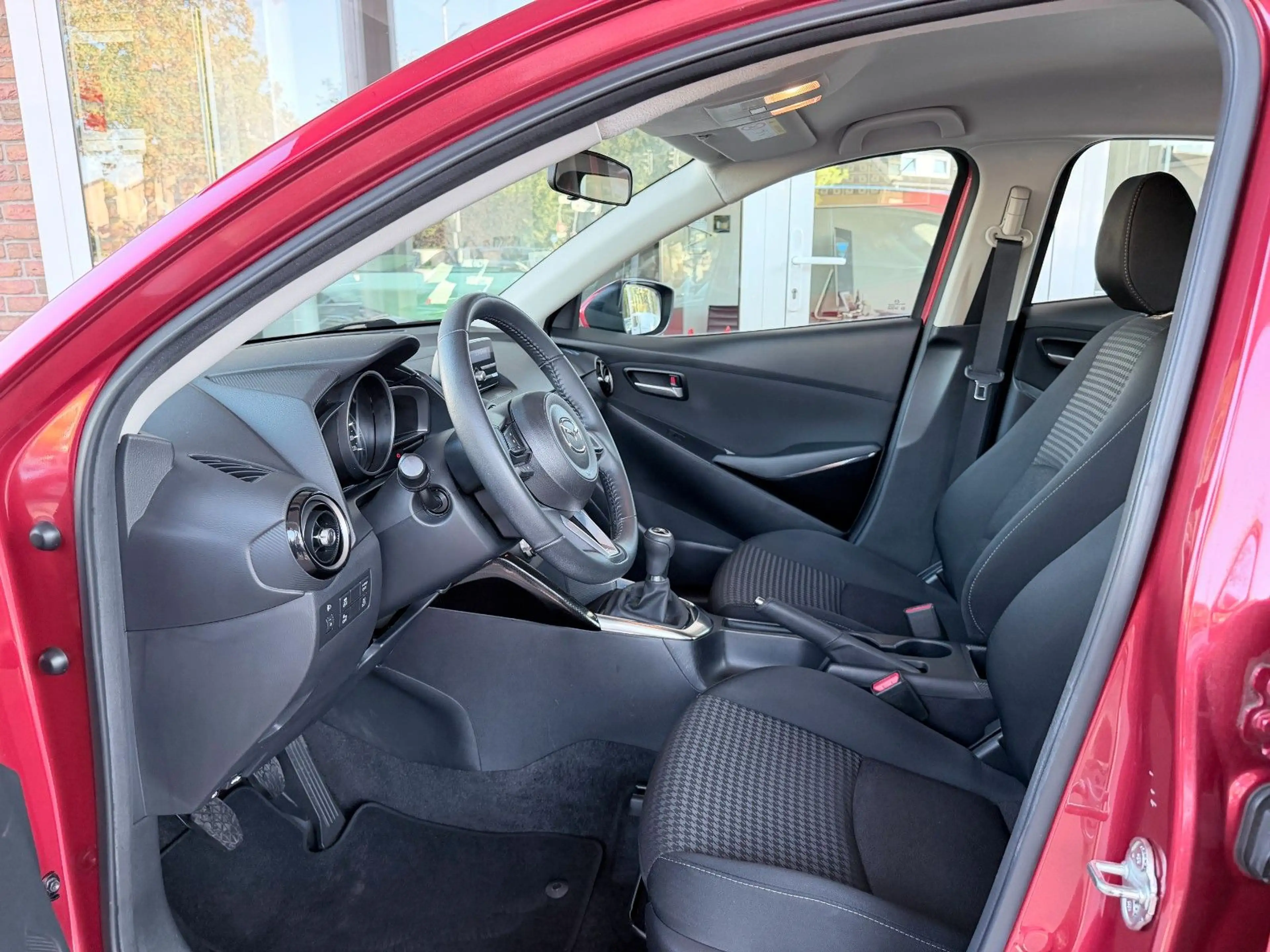 Mazda 2 Lim. Center-Line Klimaaut./Bluettoh/PDC — photo 10