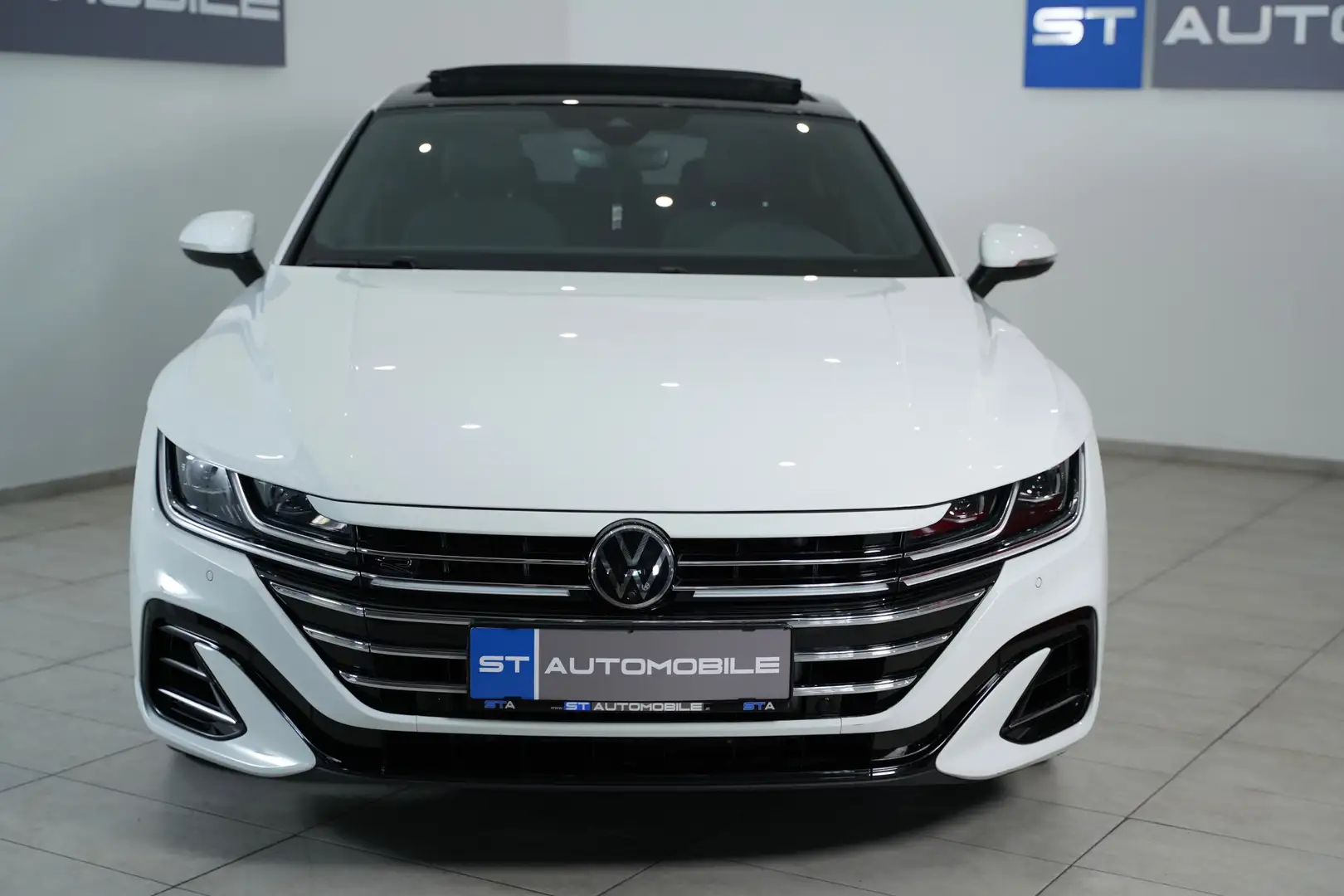 Volkswagen Arteon 2.0 TDI R-Line Aut. // 1.BESITZ // AHK // NAVI // Weiß - 2